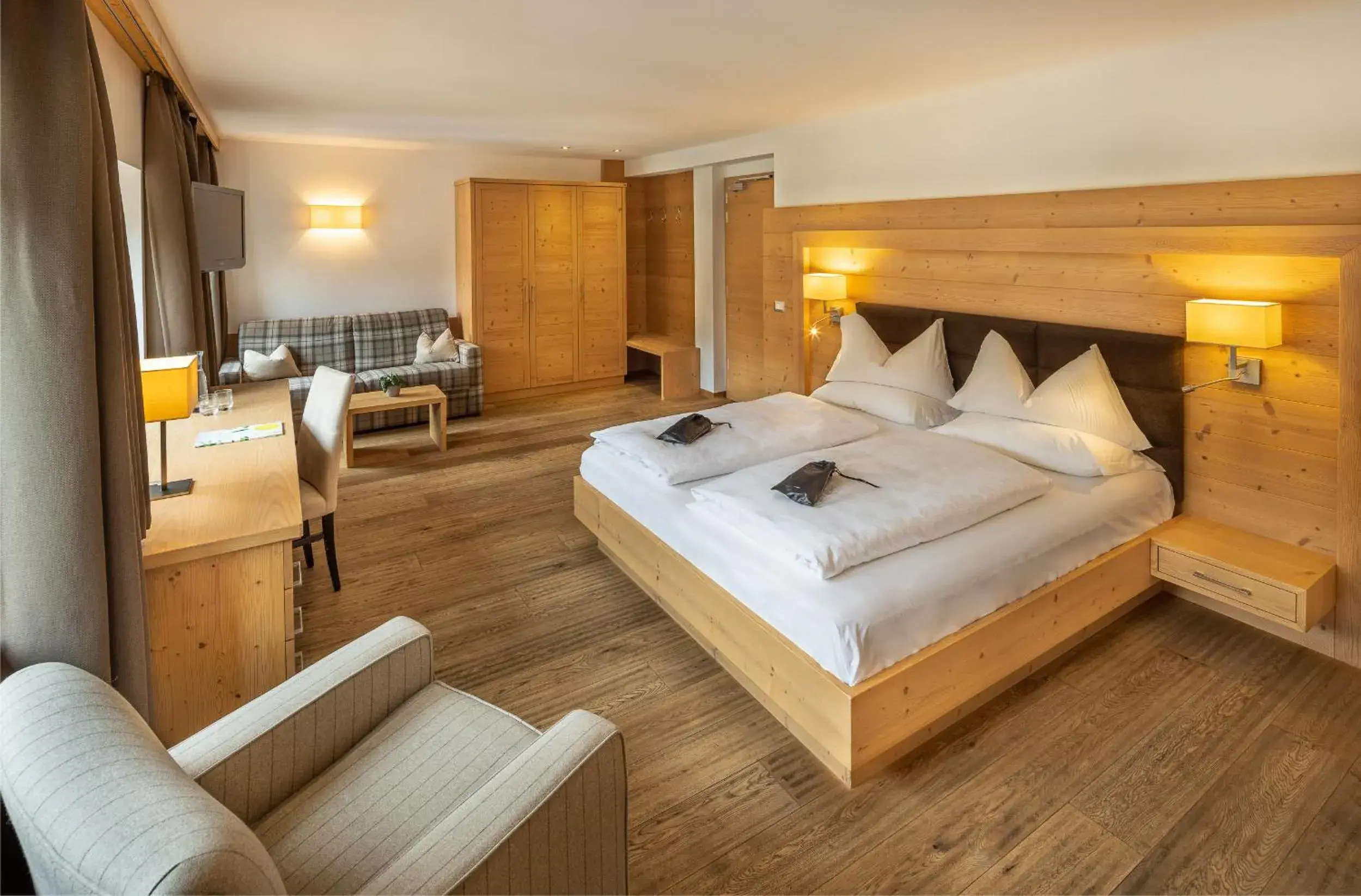 Junior Suite (4 Adults) in Hotel Sella***s Junior Suite (4 Adults) in Hotel Sella***s