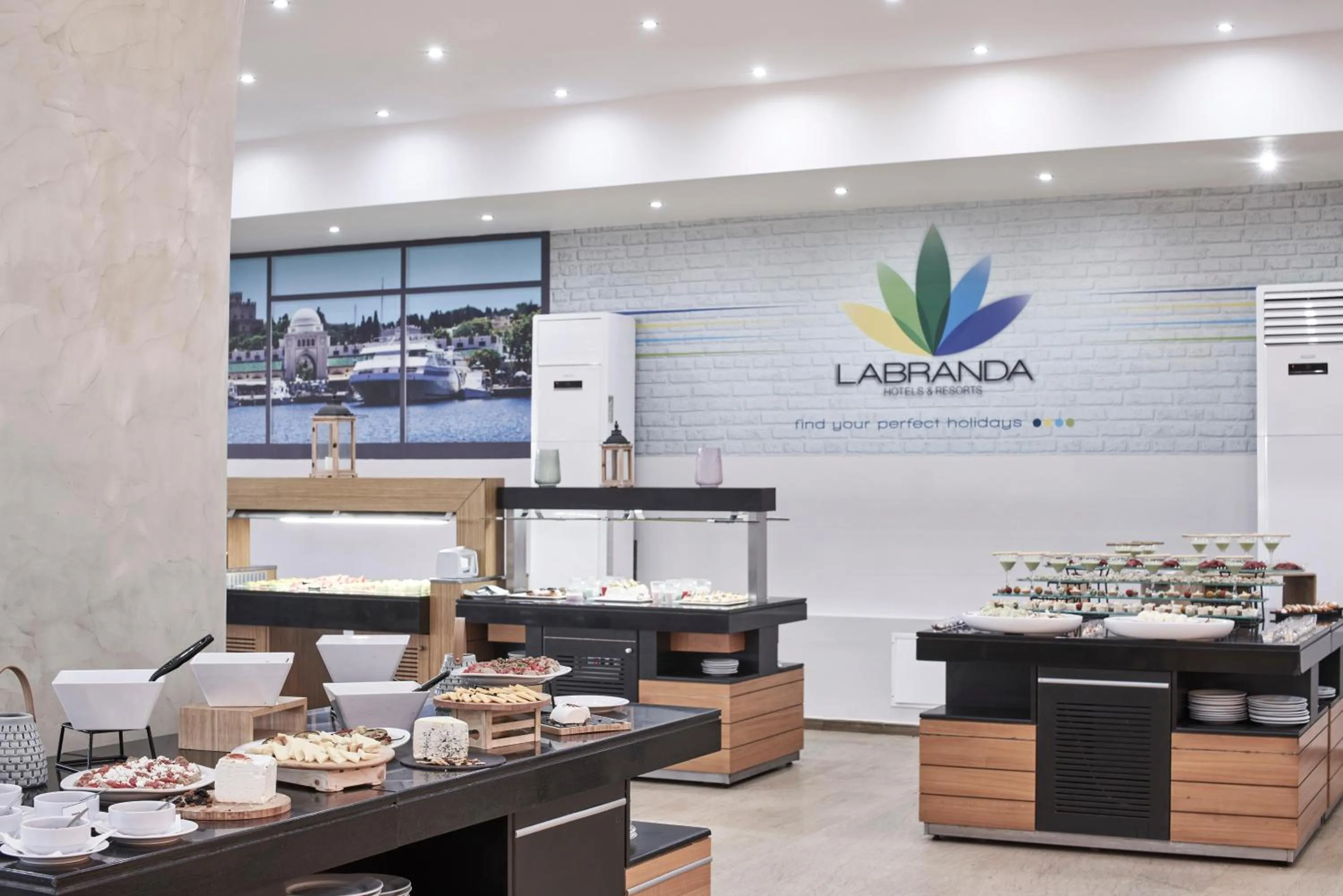 Restaurant/Places to Eat in Blue Bay Resort