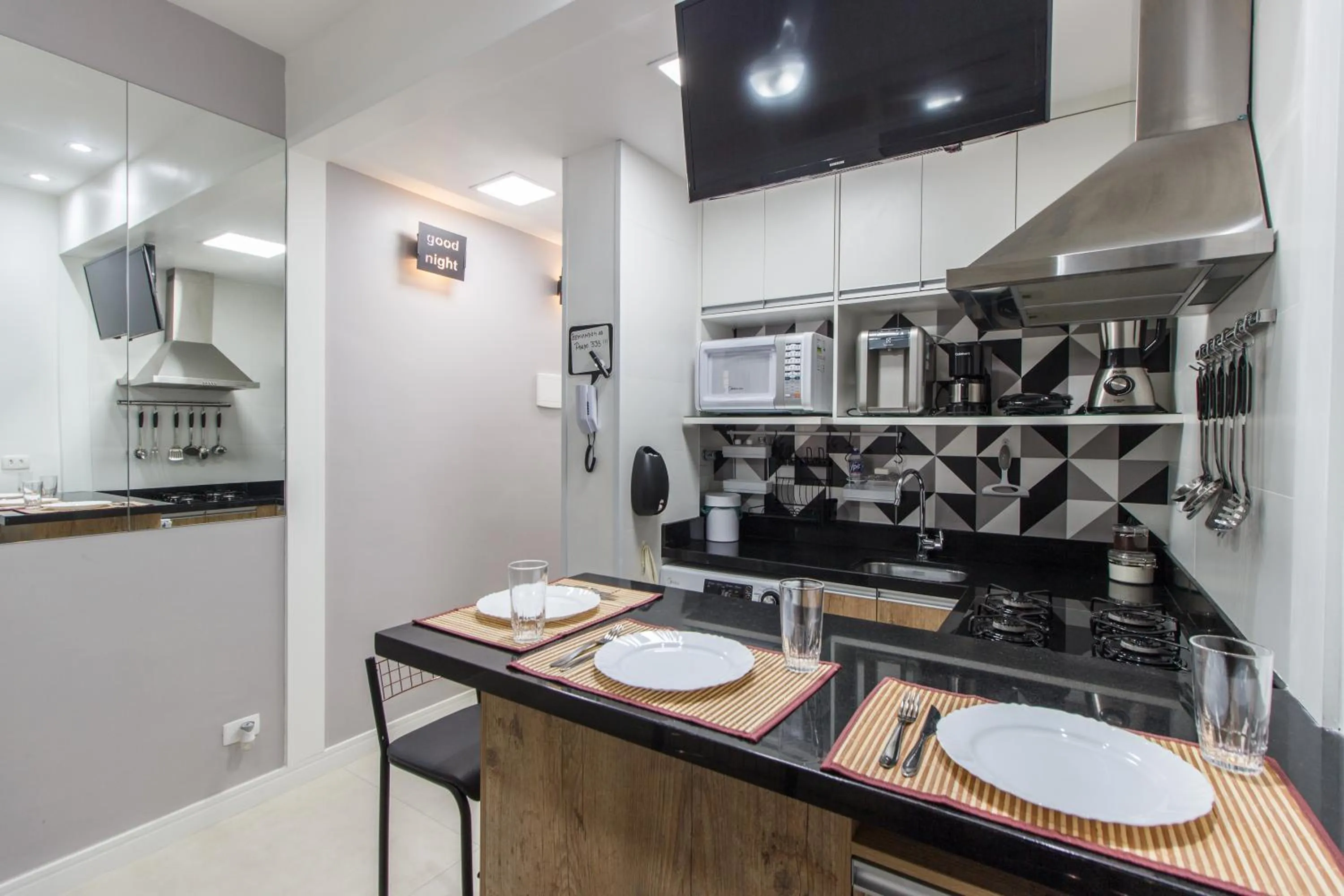 STUDIO ACONCHEGANTE à 3 min da praia de copa!