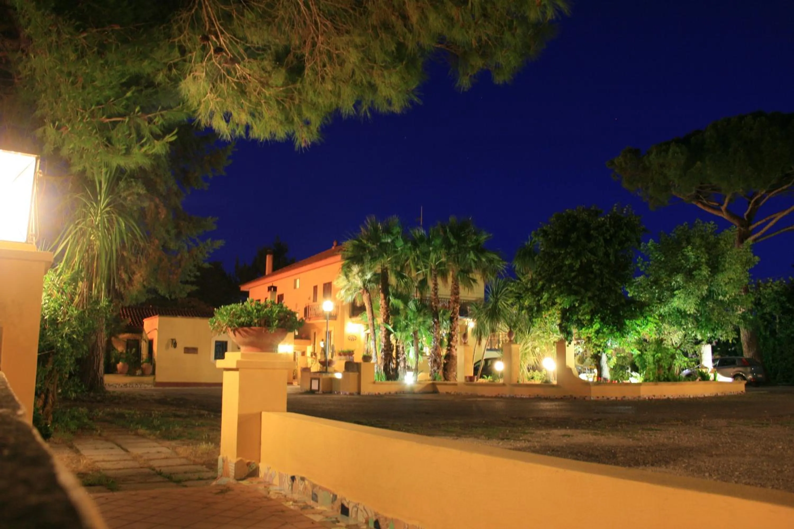 Facade/entrance in Hotel Villa Rita
