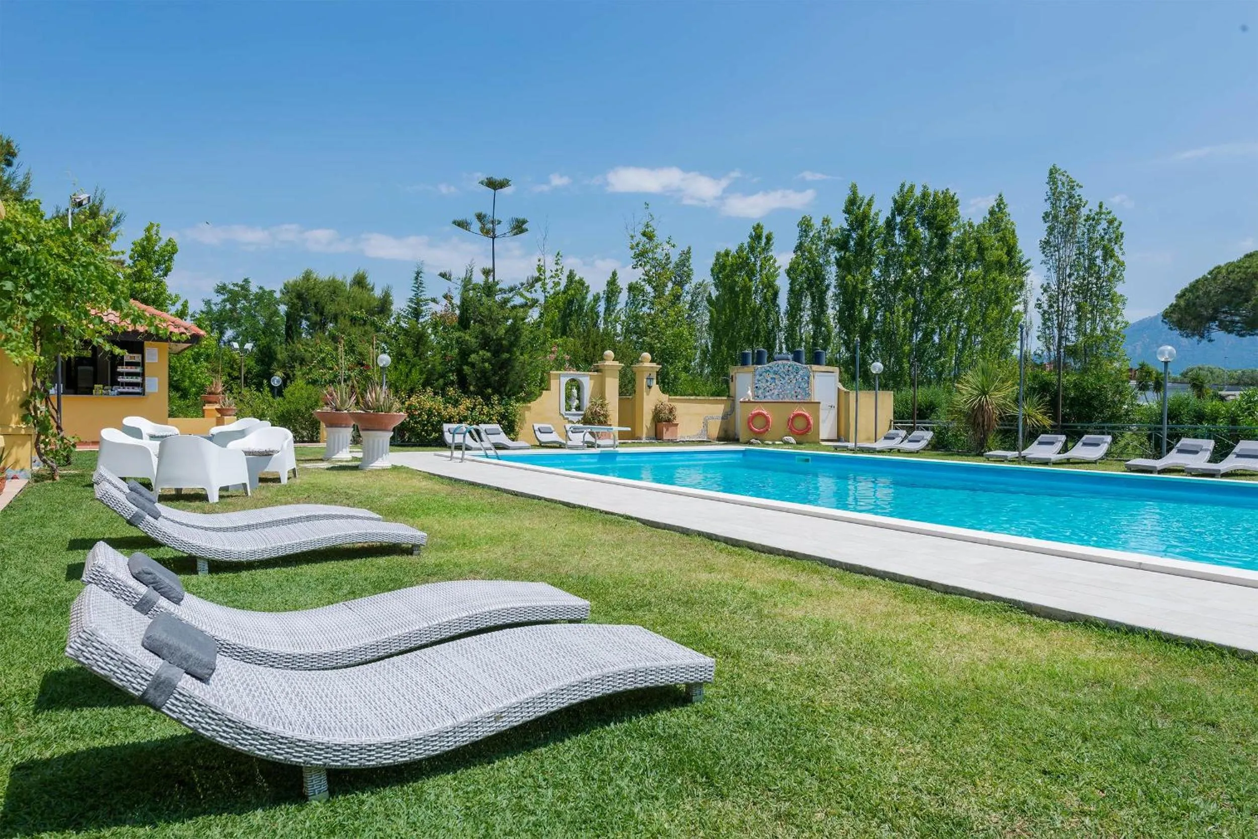 Swimming pool in Hotel Villa Rita