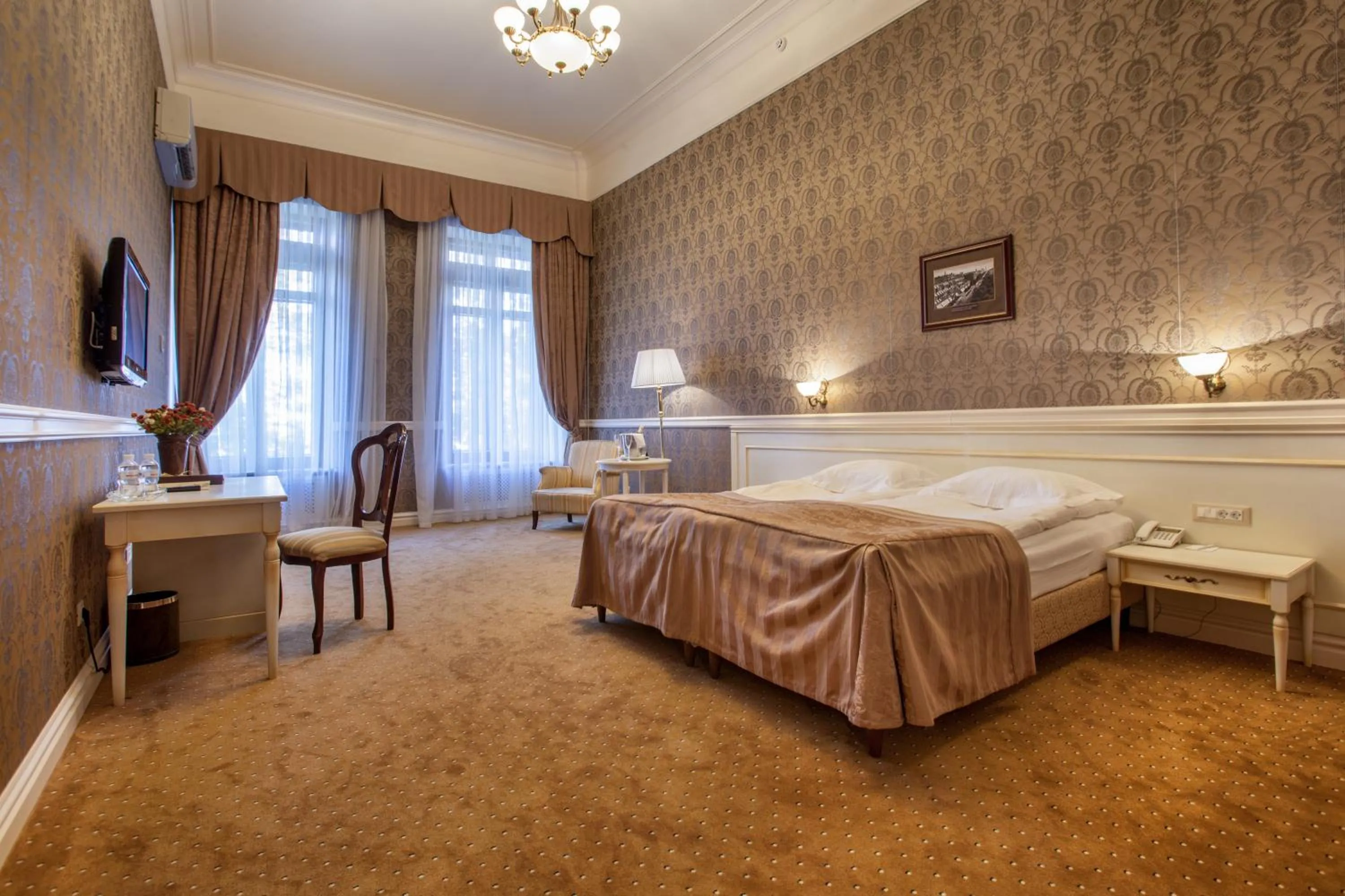 Bed in Londonska SPA Hotel