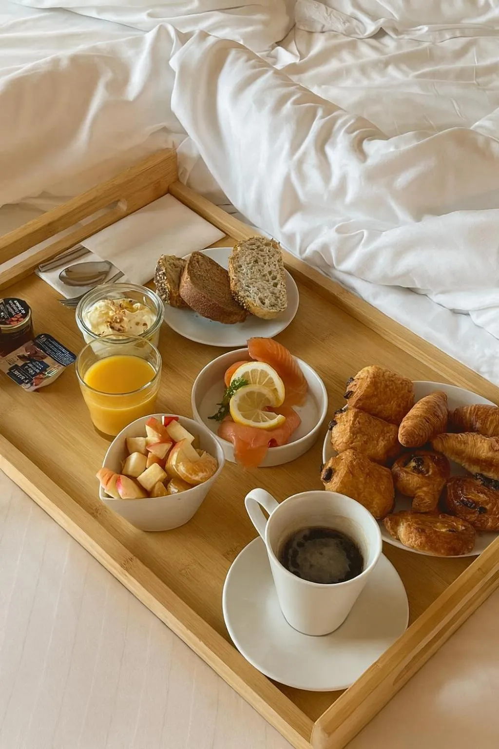 Breakfast, Bed in Radisson Blu Hotel, Montpellier