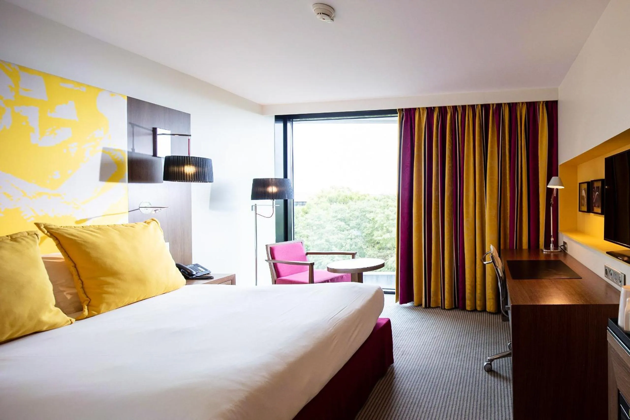 Photo of the whole room, Bed in Radisson Blu Hotel, Montpellier