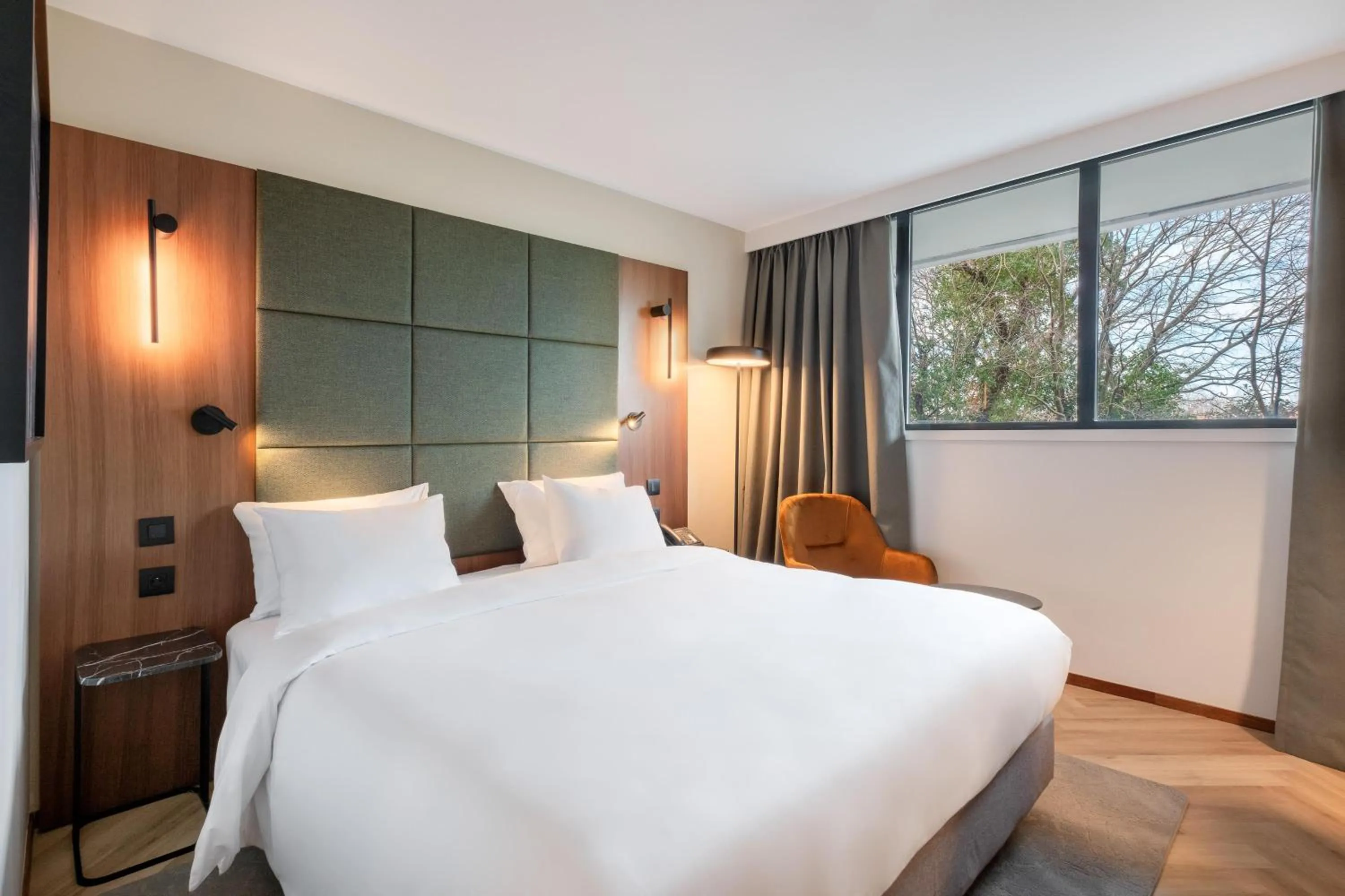 Bedroom, Bed in Radisson Blu Hotel, Montpellier