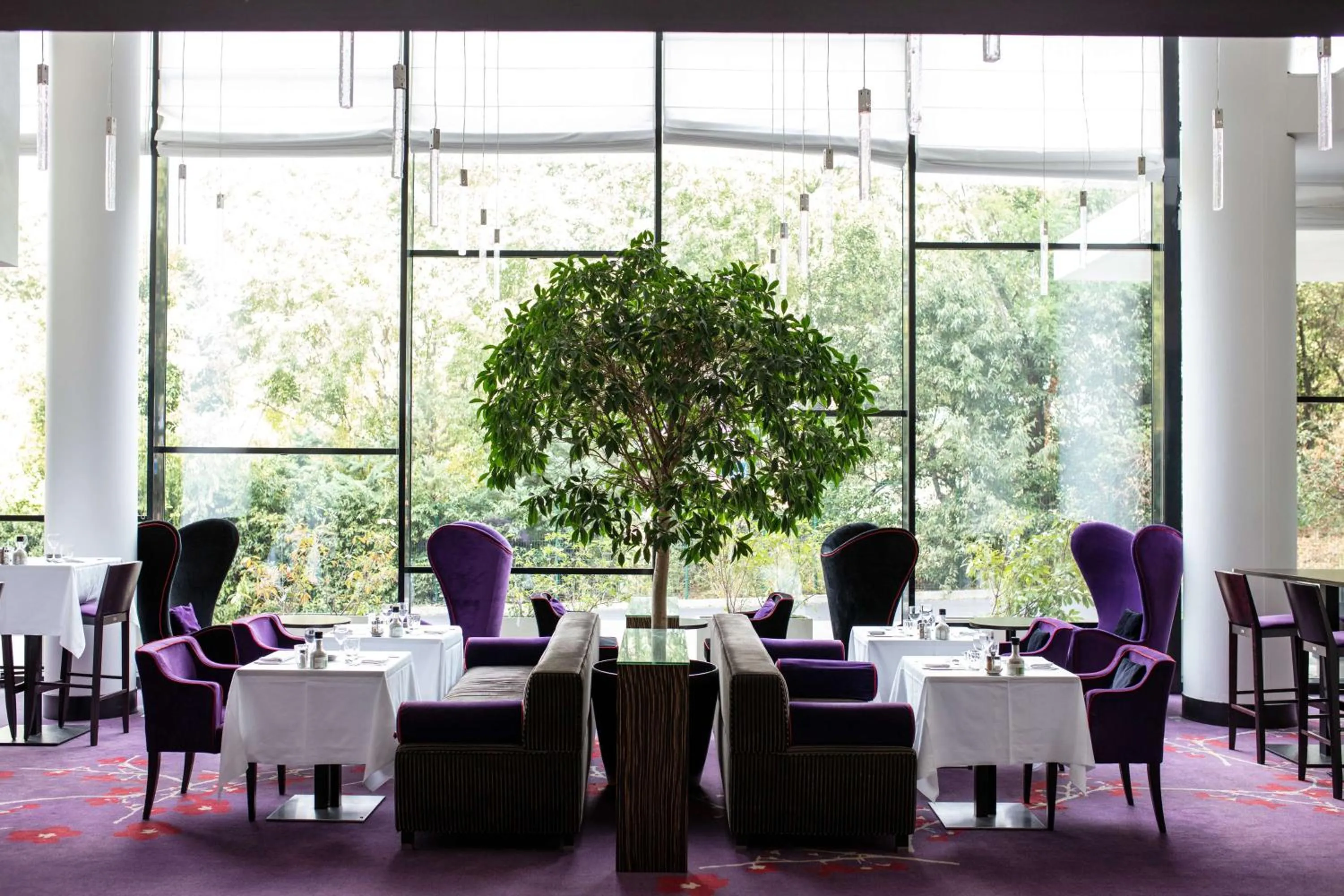 Lounge or bar in Radisson Blu Hotel, Montpellier