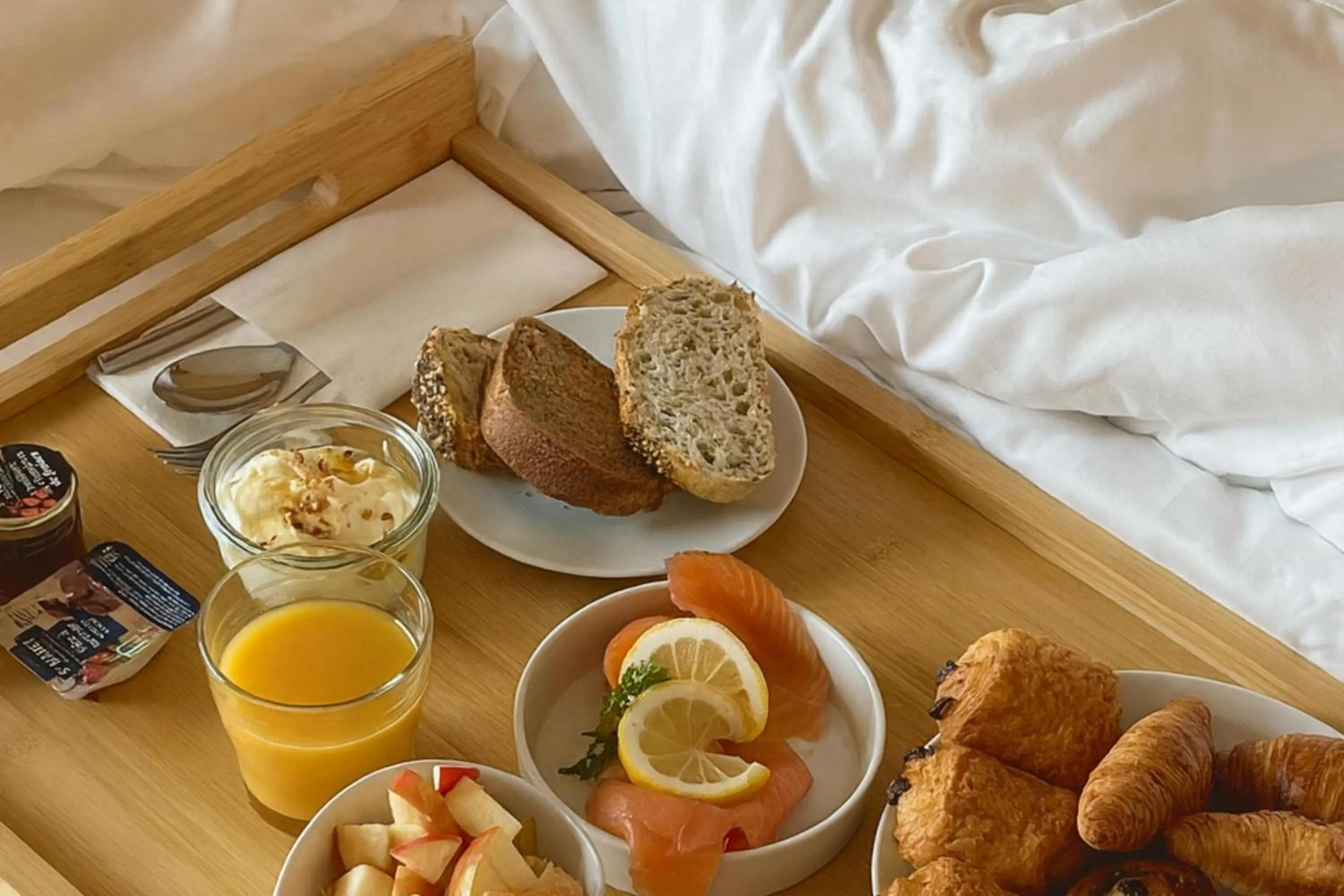 Restaurant/places to eat, Bed in Radisson Blu Hotel, Montpellier