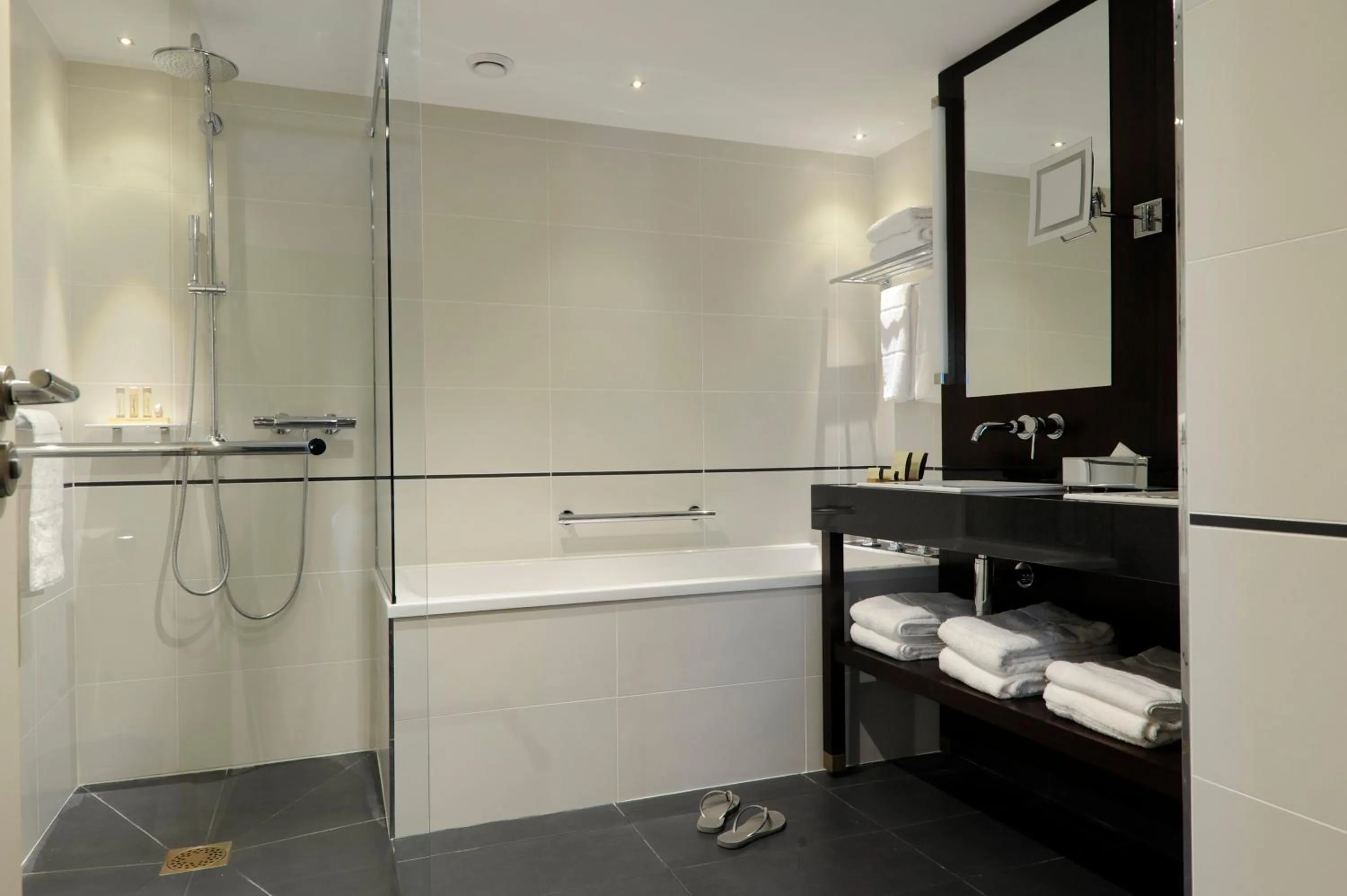 Shower in Radisson Blu Hotel, Montpellier