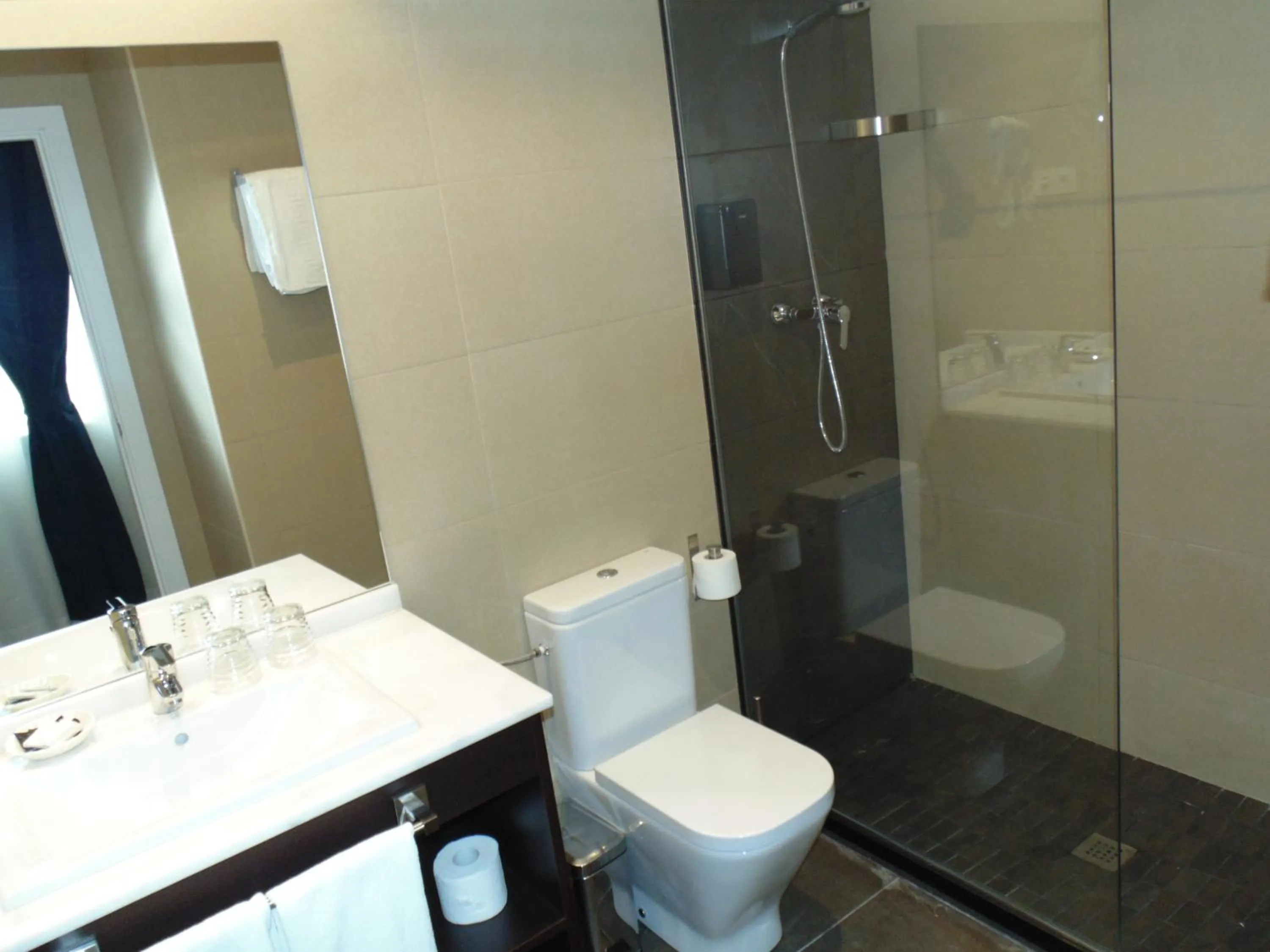 Bathroom in Hotel Llorca