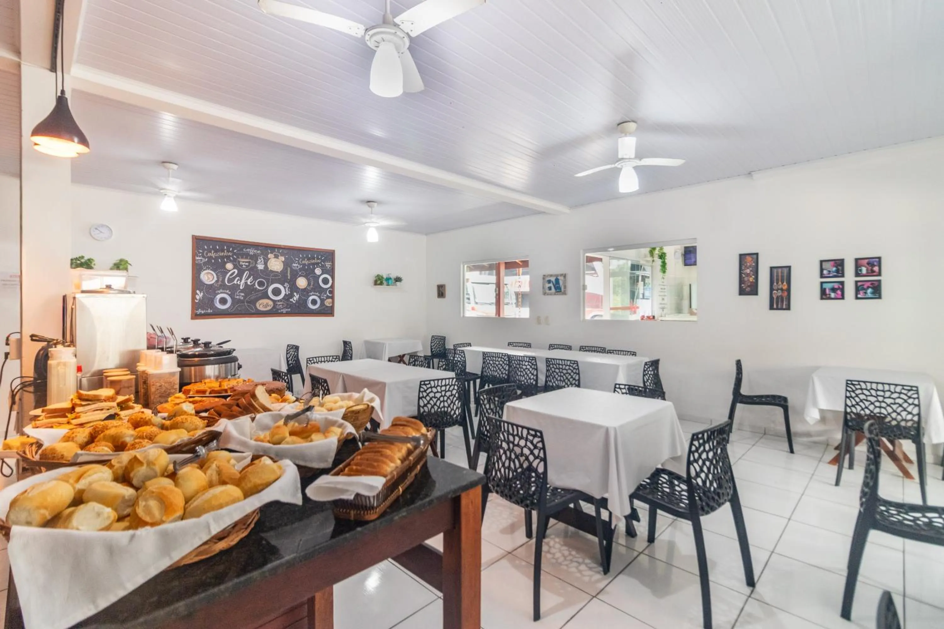 Buffet breakfast in Pousada Mar Azul