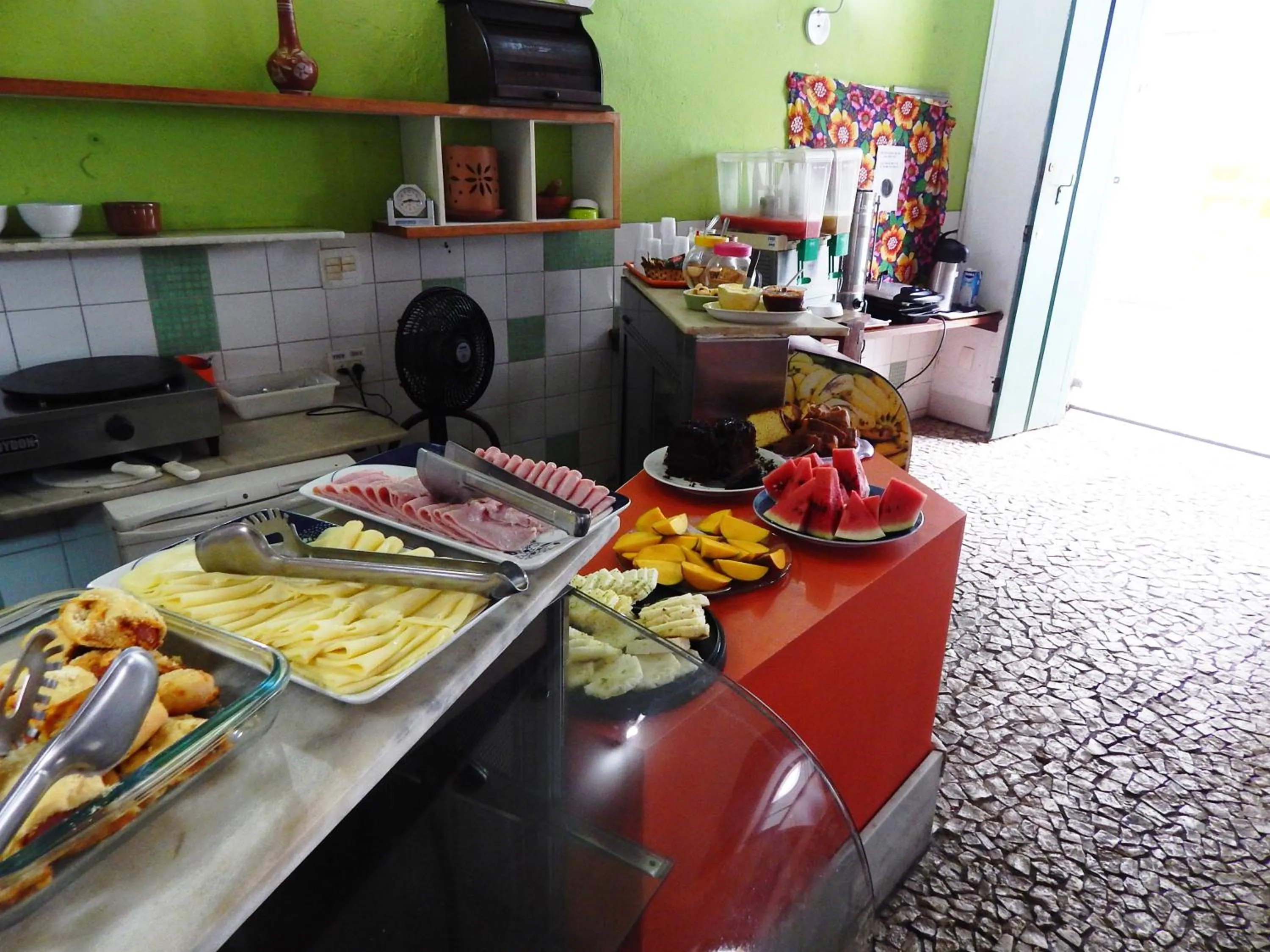 Buffet breakfast in Laranjeiras Hostel