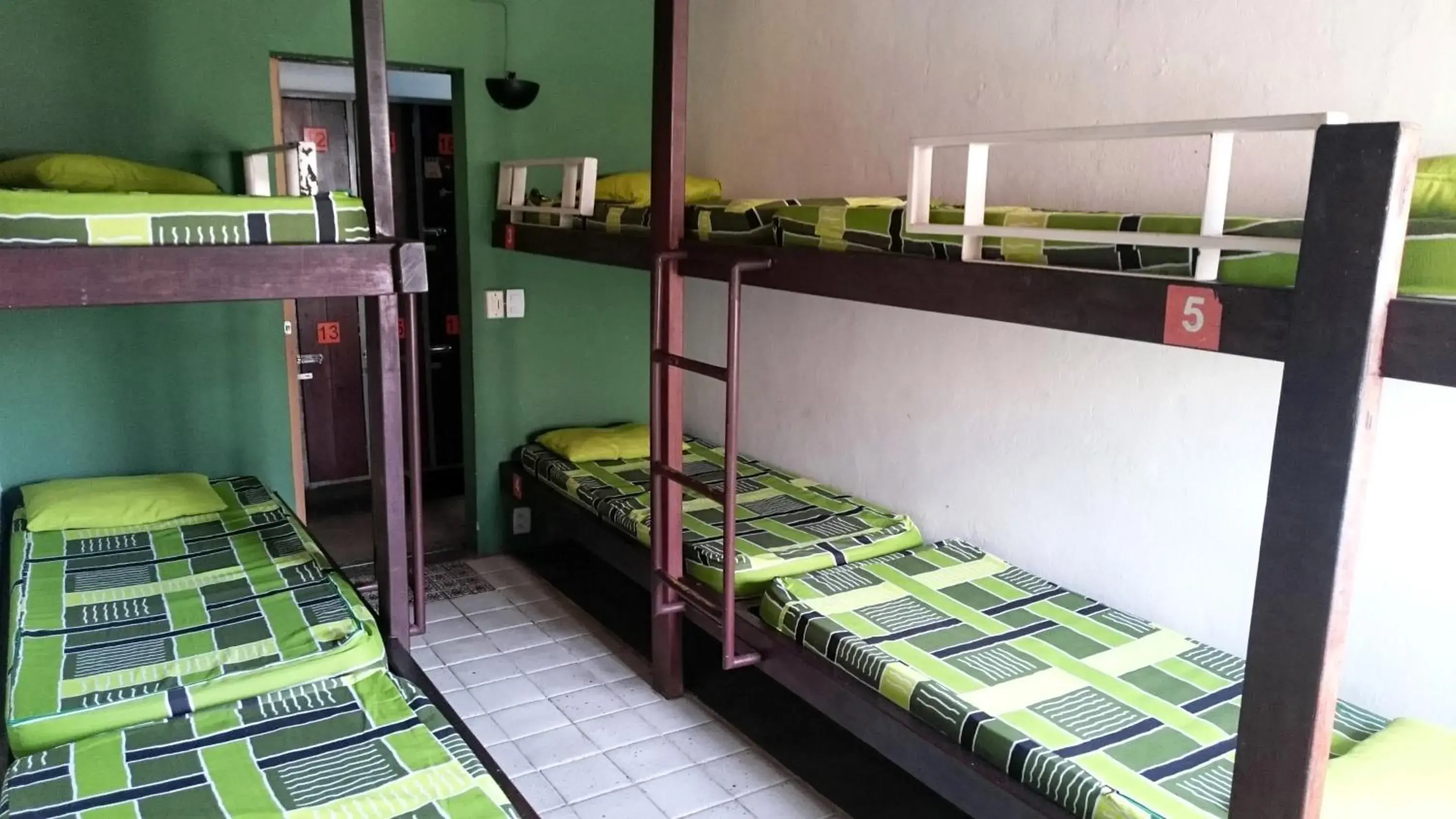Bed in 7-Bed Male Dormitory Room with Fan in Laranjeiras Hostel Bed in 7-Bed Male Dormitory Room with Fan in Laranjeiras Hostel