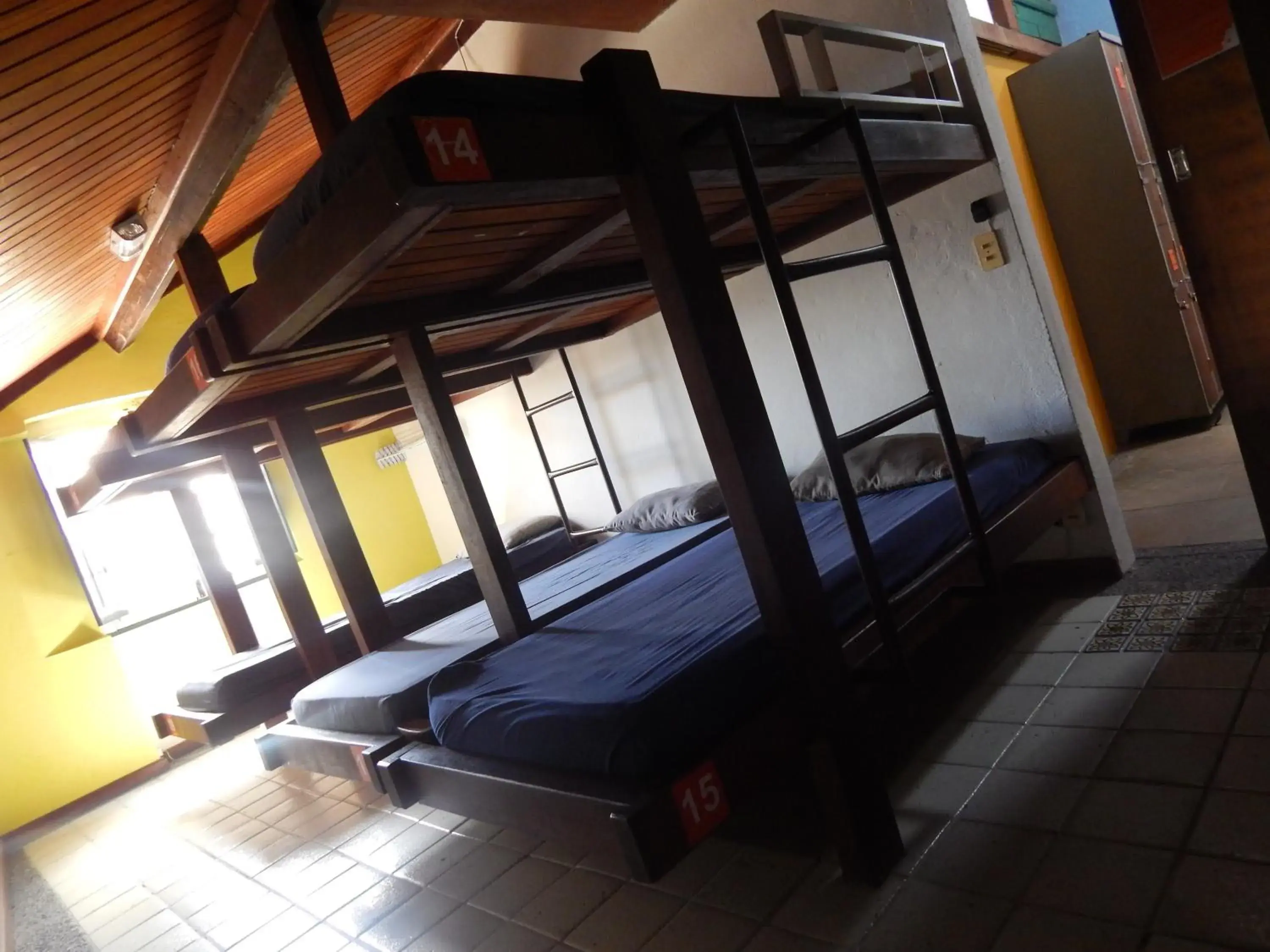 Cama em Dormitorio Masculino com 8 Camas e Ar Condicionado in Laranjeiras Hostel Cama em Dormitorio Masculino com 8 Camas e Ar Condicionado in Laranjeiras Hostel