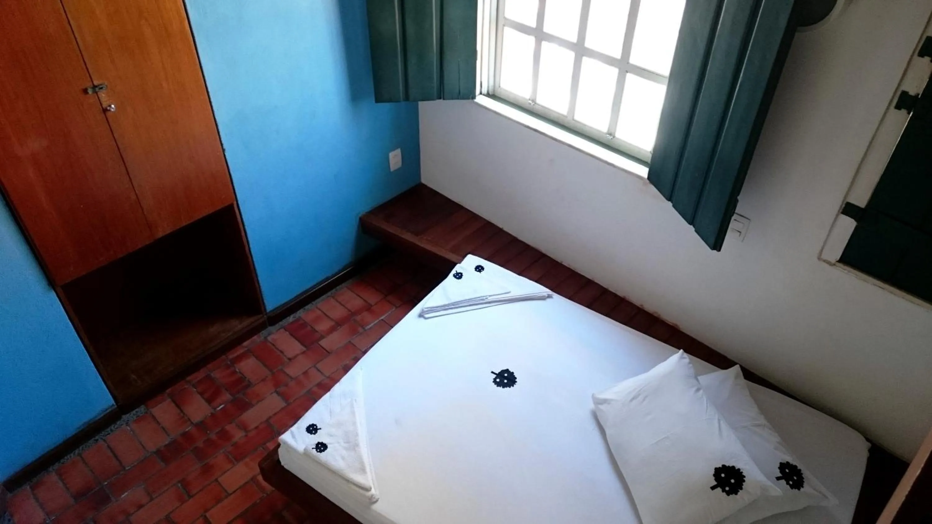 Bathroom, Bed in Laranjeiras Hostel