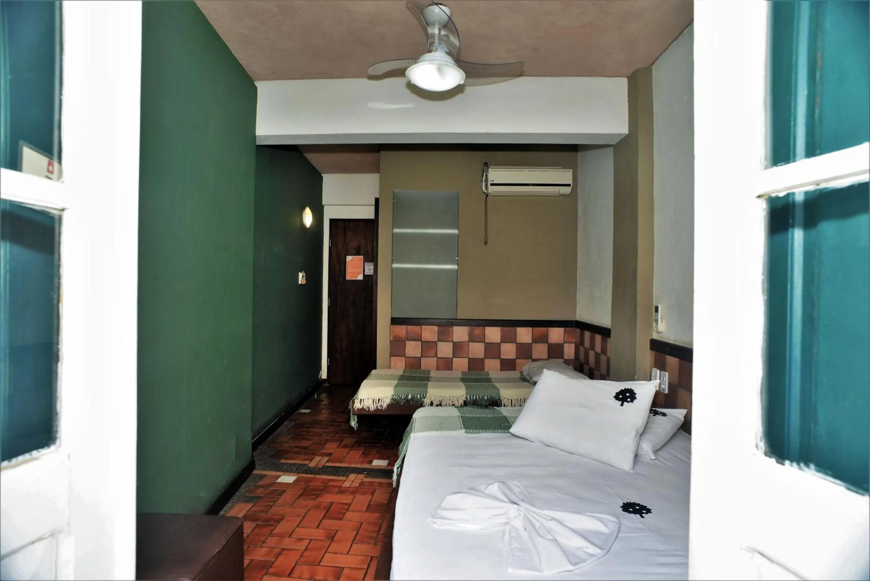 Photo of the whole room, Bed in Laranjeiras Hostel