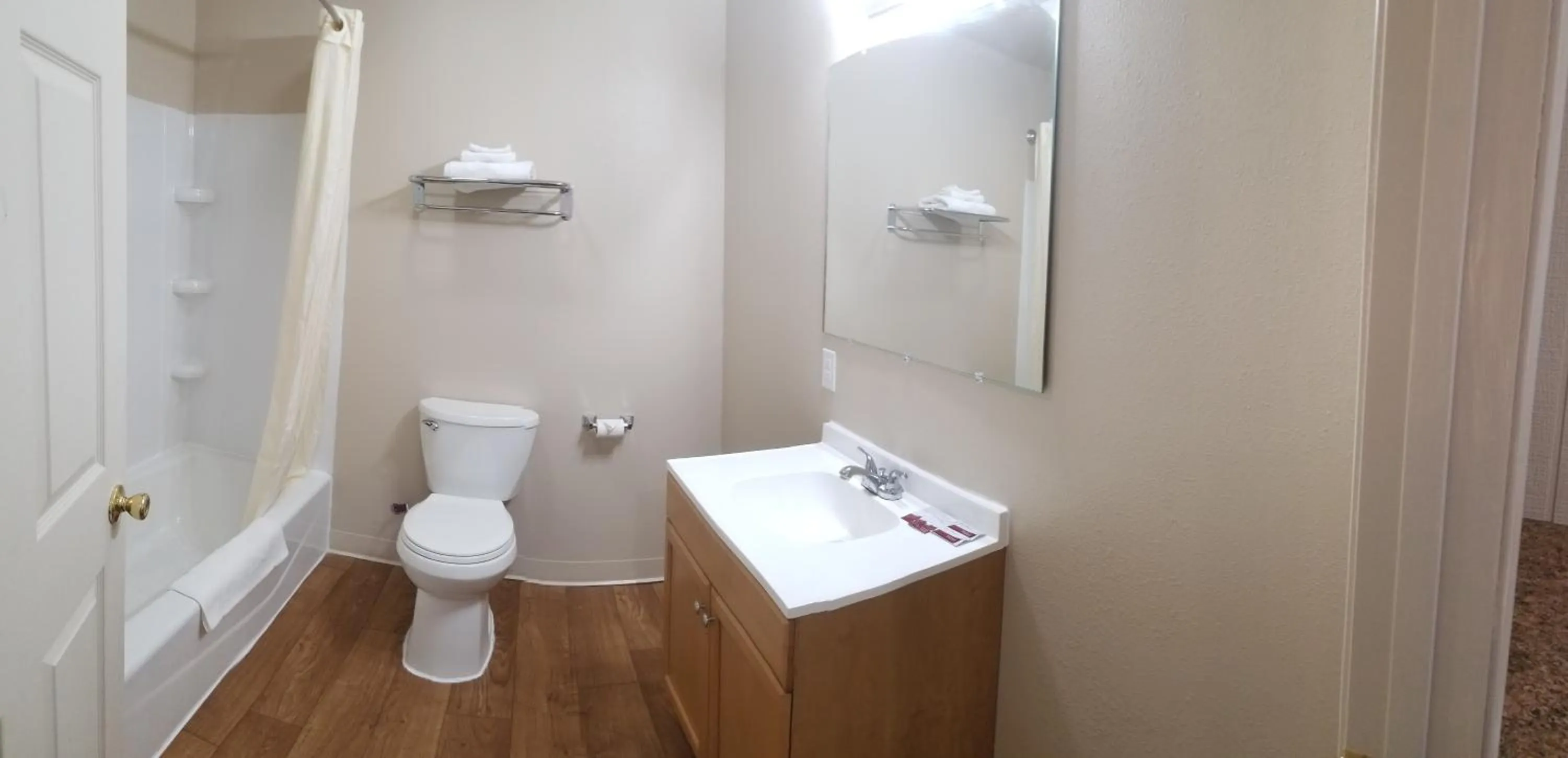 Shower in Mountain View Inn Yreka CA