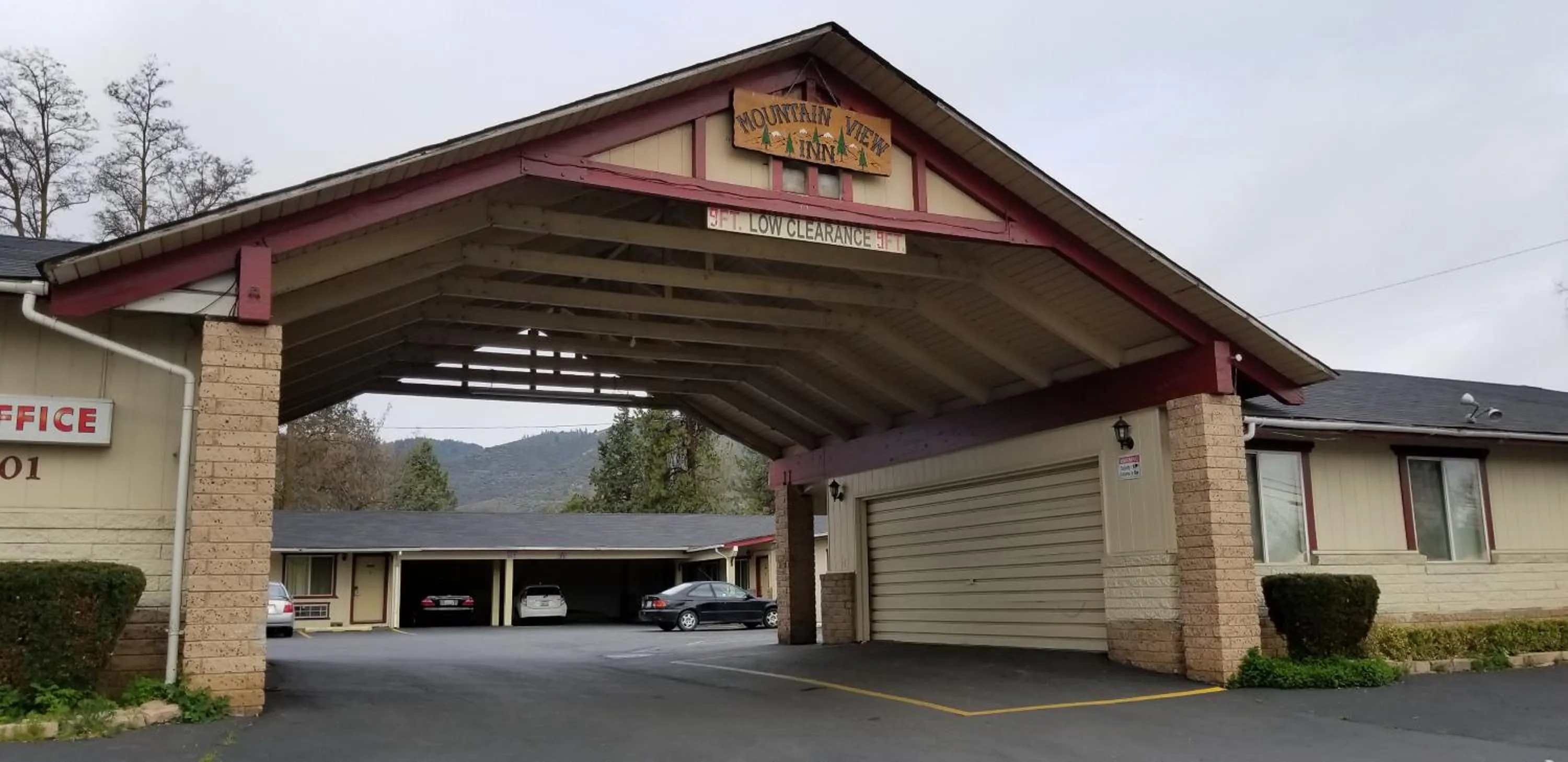 Property building in Mountain View Inn Yreka CA