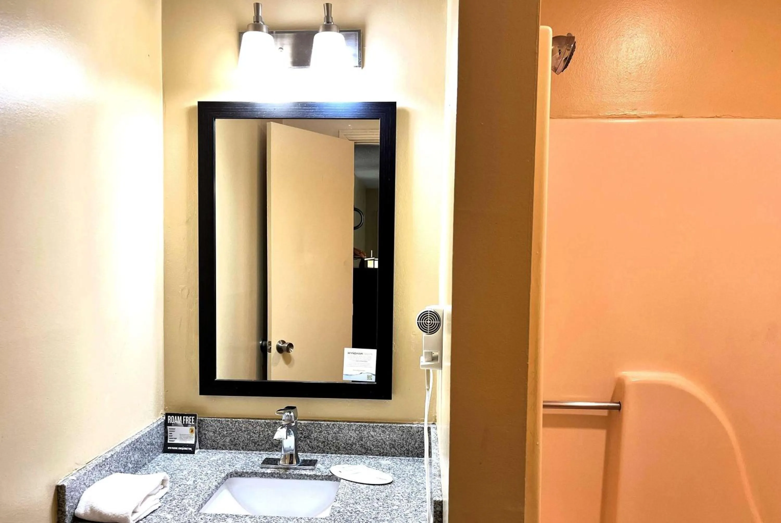 TV and multimedia in Super 8 by Wyndham Lafayette