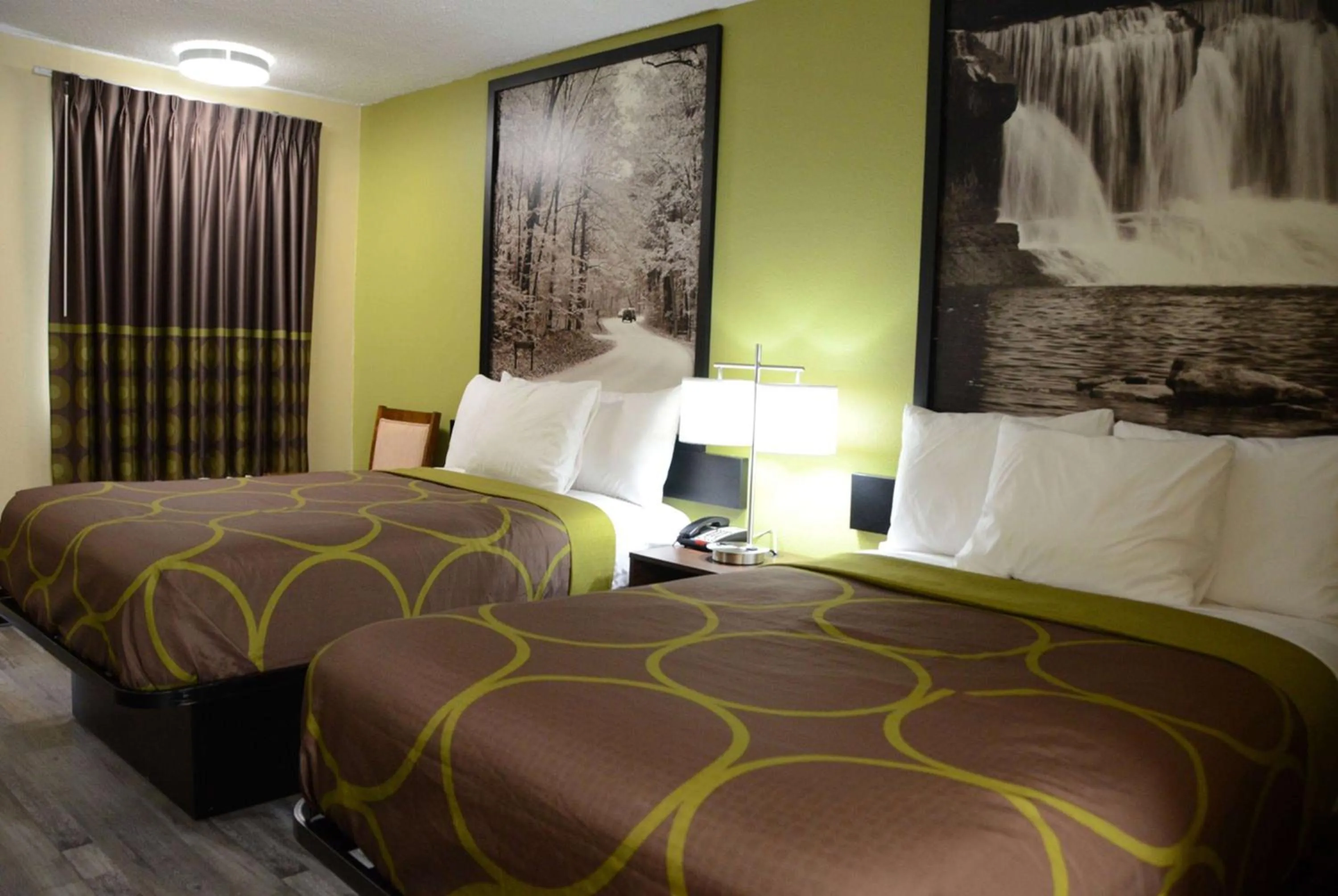 Photo of the whole room, Bed in Super 8 by Wyndham Lafayette