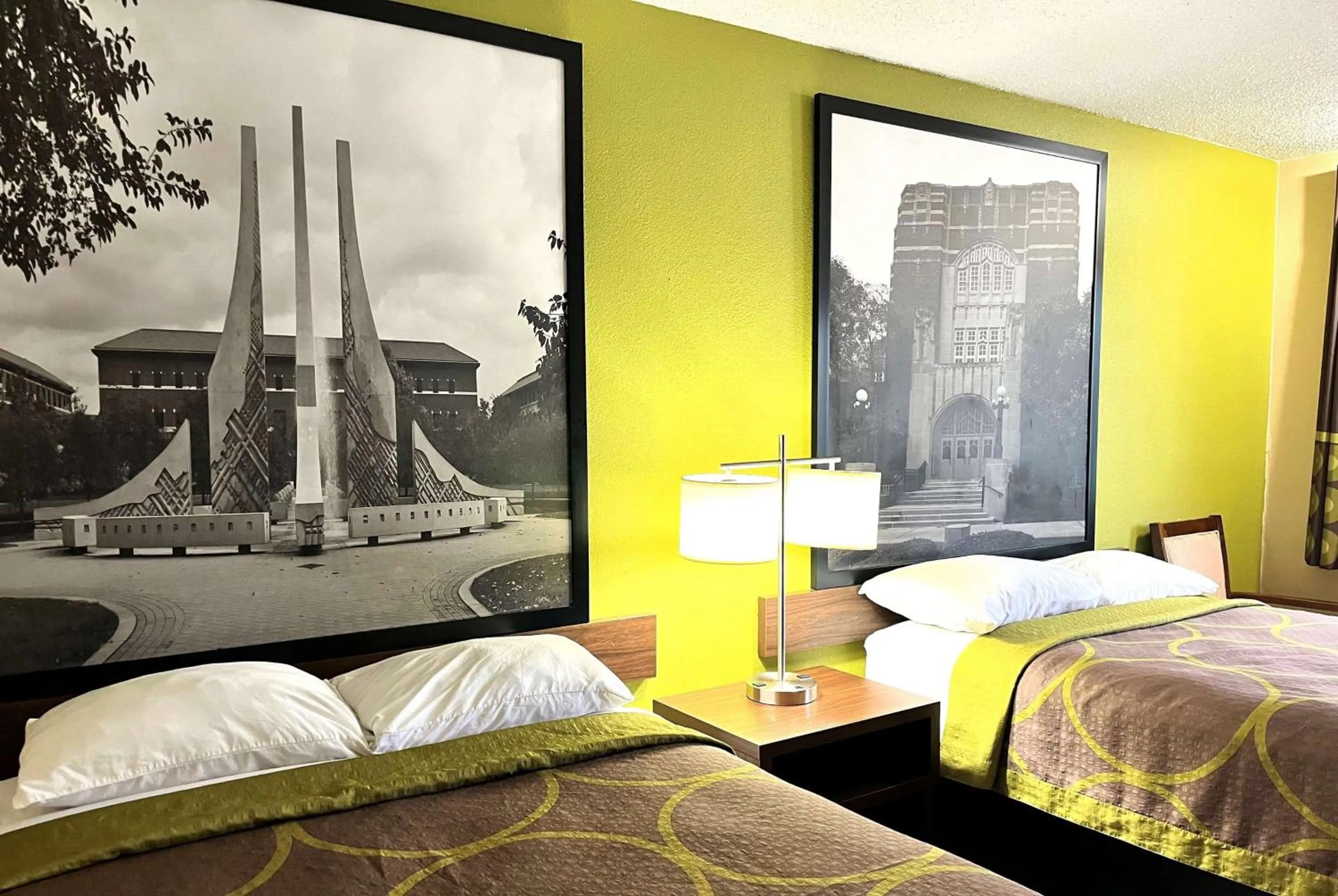 Photo of the whole room, Bed in Super 8 by Wyndham Lafayette