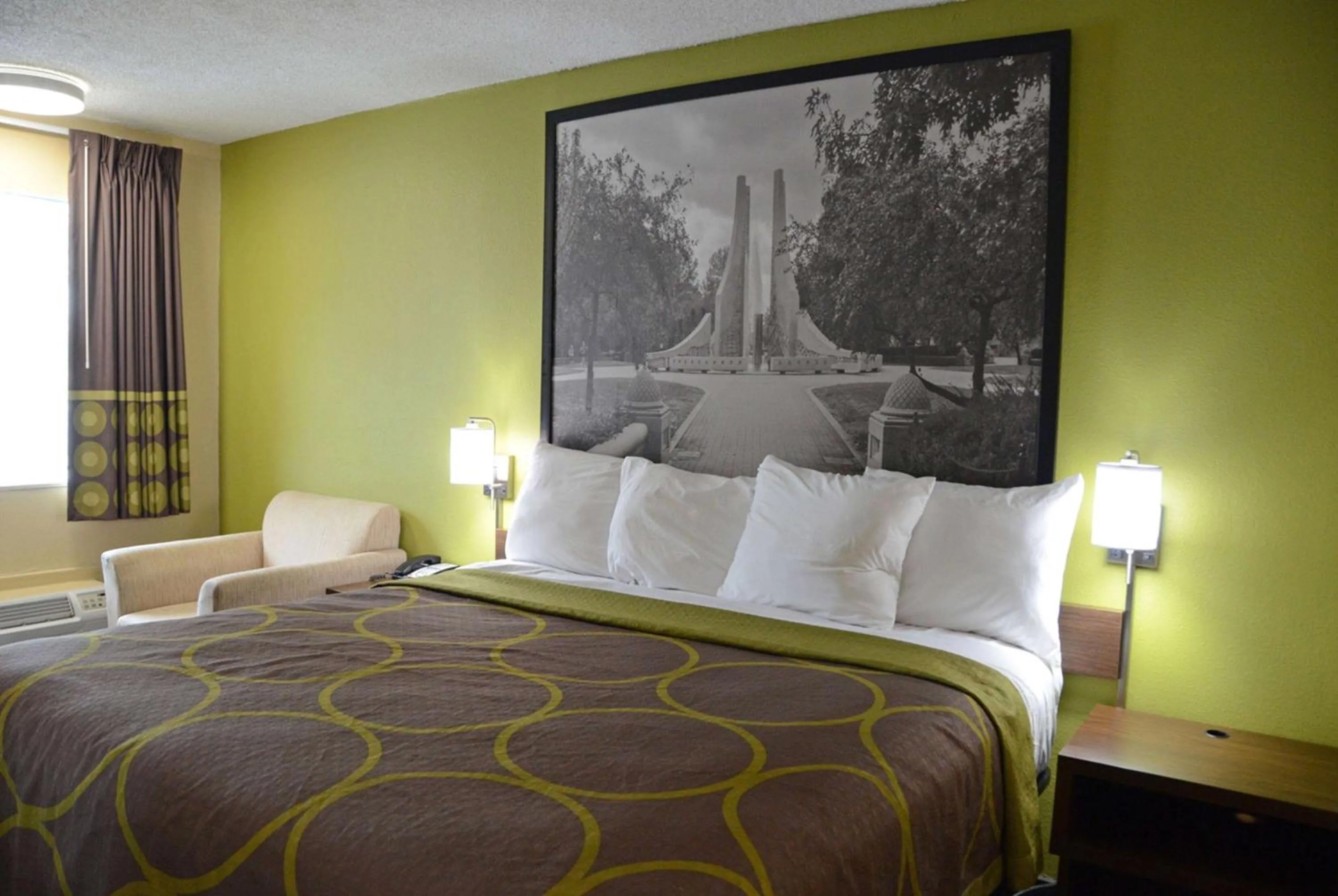 Photo of the whole room, Bed in Super 8 by Wyndham Lafayette