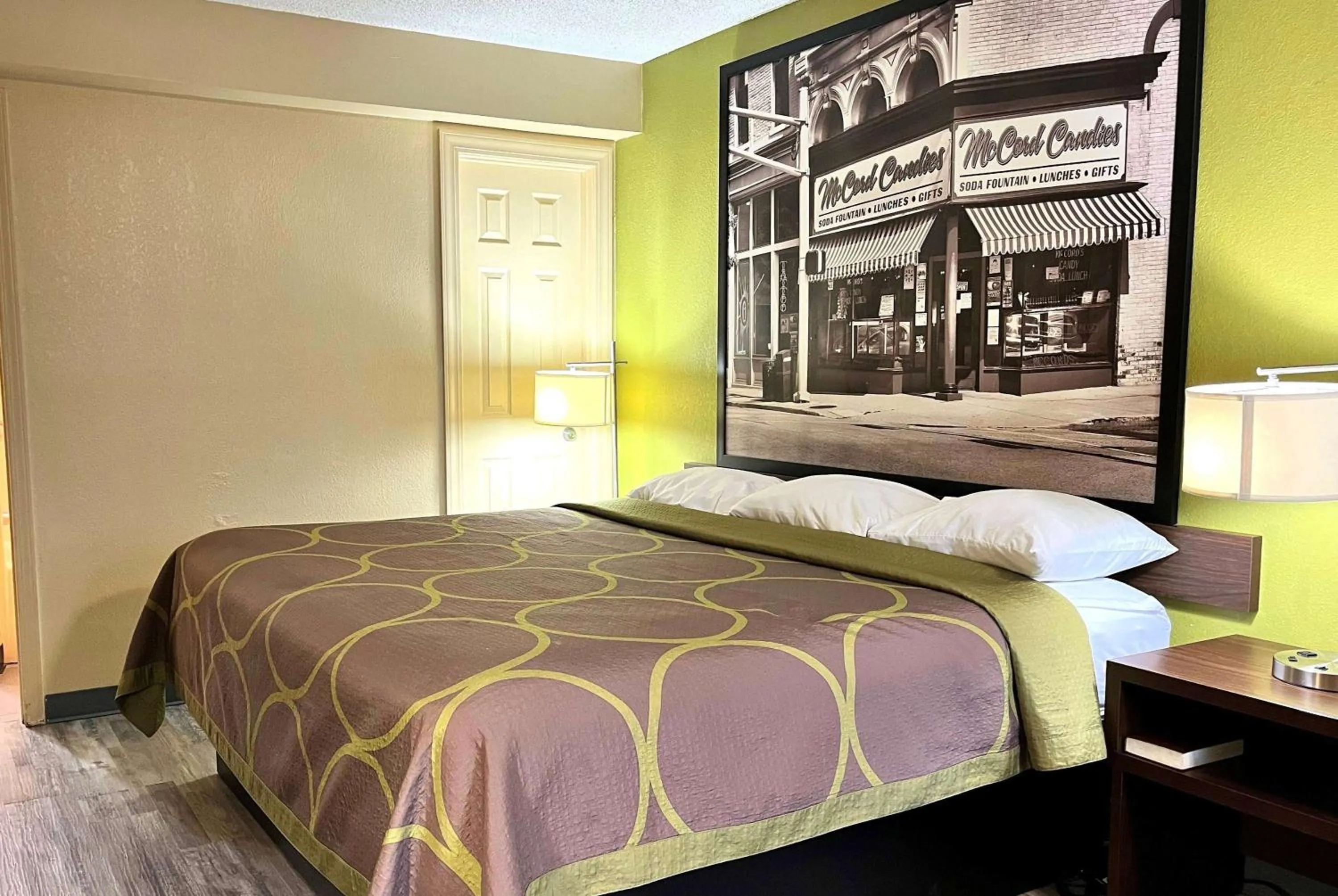 Photo of the whole room, Bed in Super 8 by Wyndham Lafayette