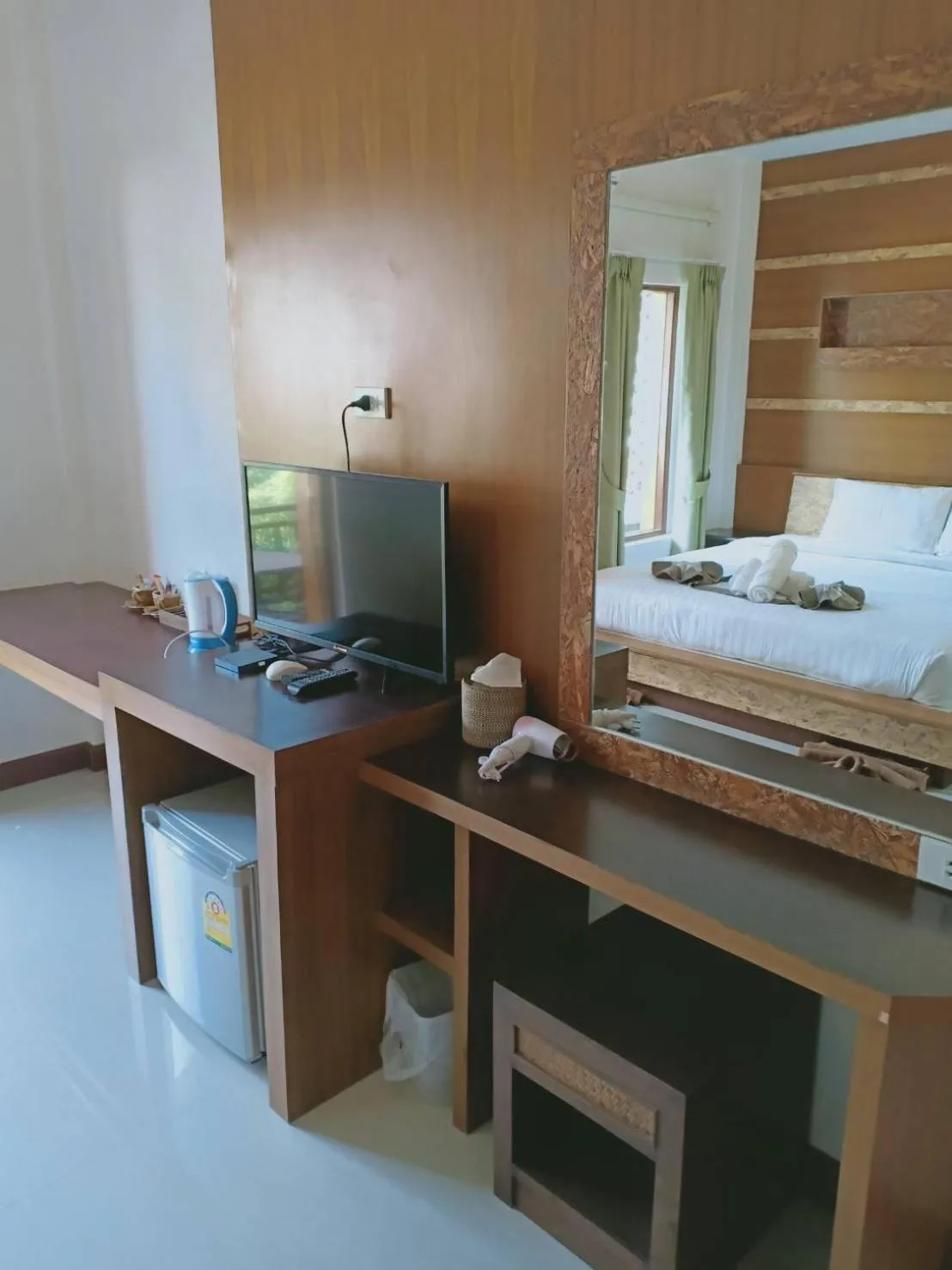 Seating area, Bed in The Peace Tara House