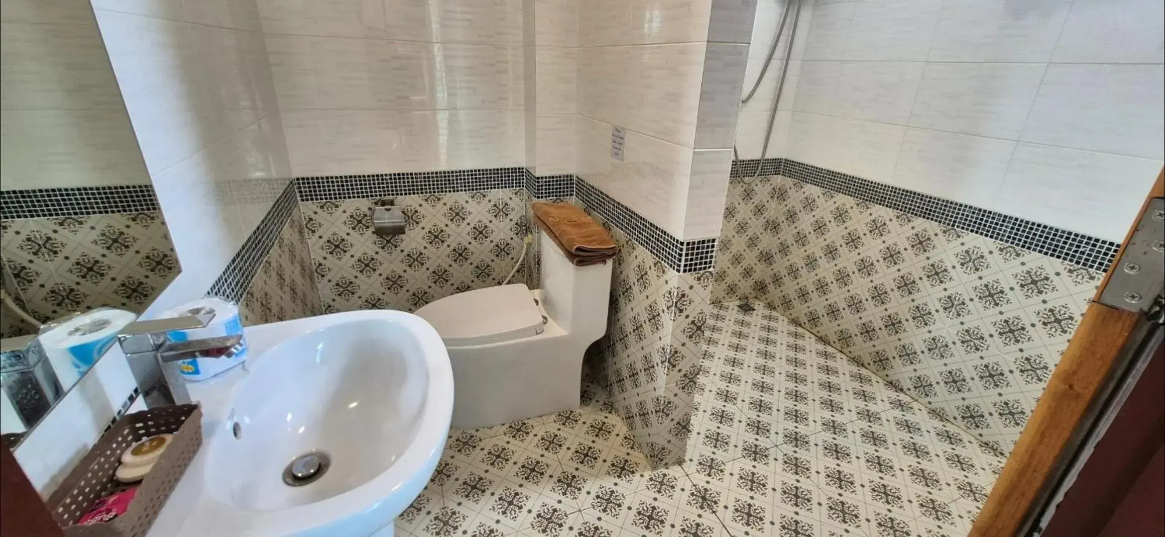 Deluxe Double Room with Balcony in The Peace Tara House Deluxe Double Room with Balcony in The Peace Tara House