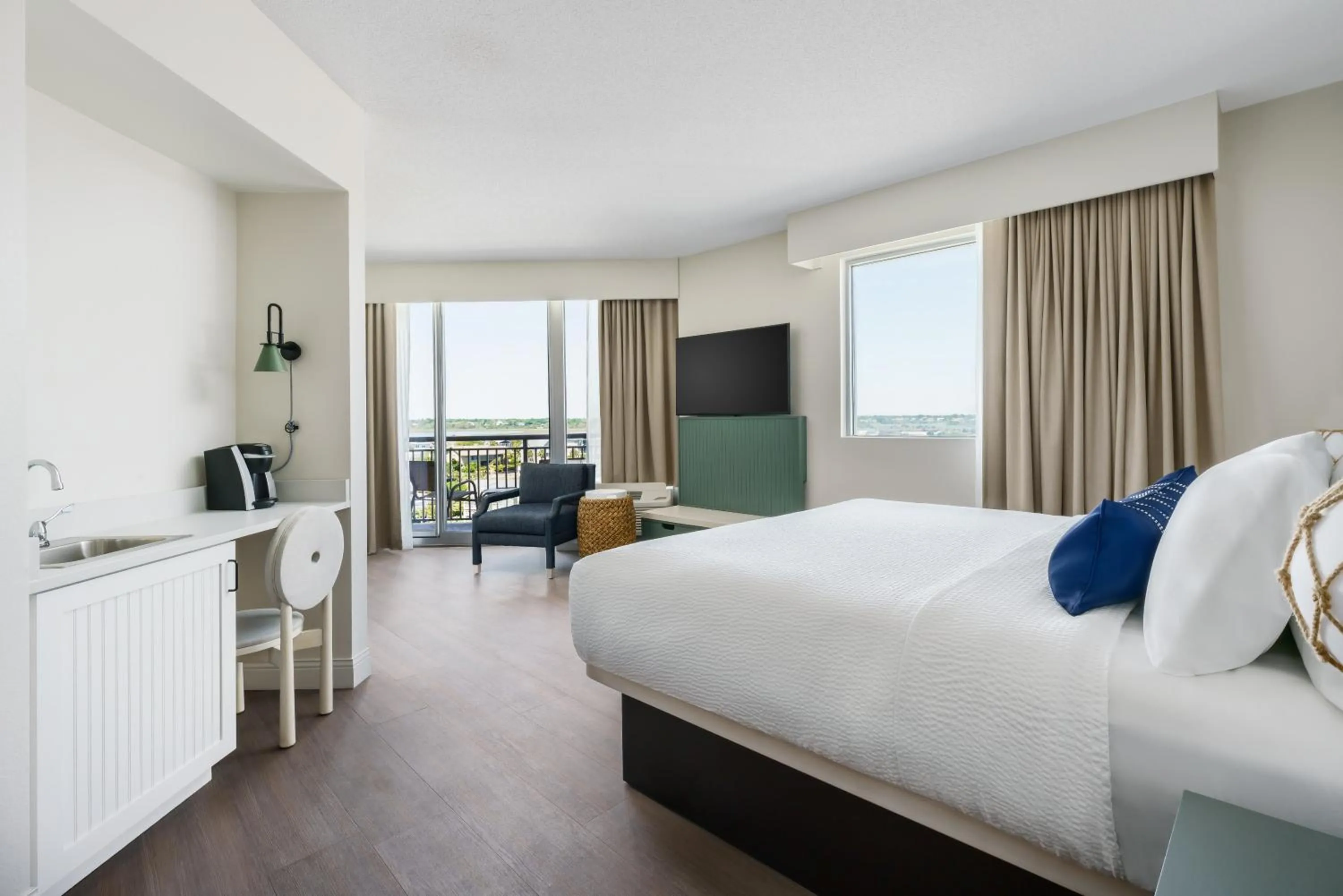 Bed in Holiday Inn Resort Lumina on Wrightsville Beach by IHG