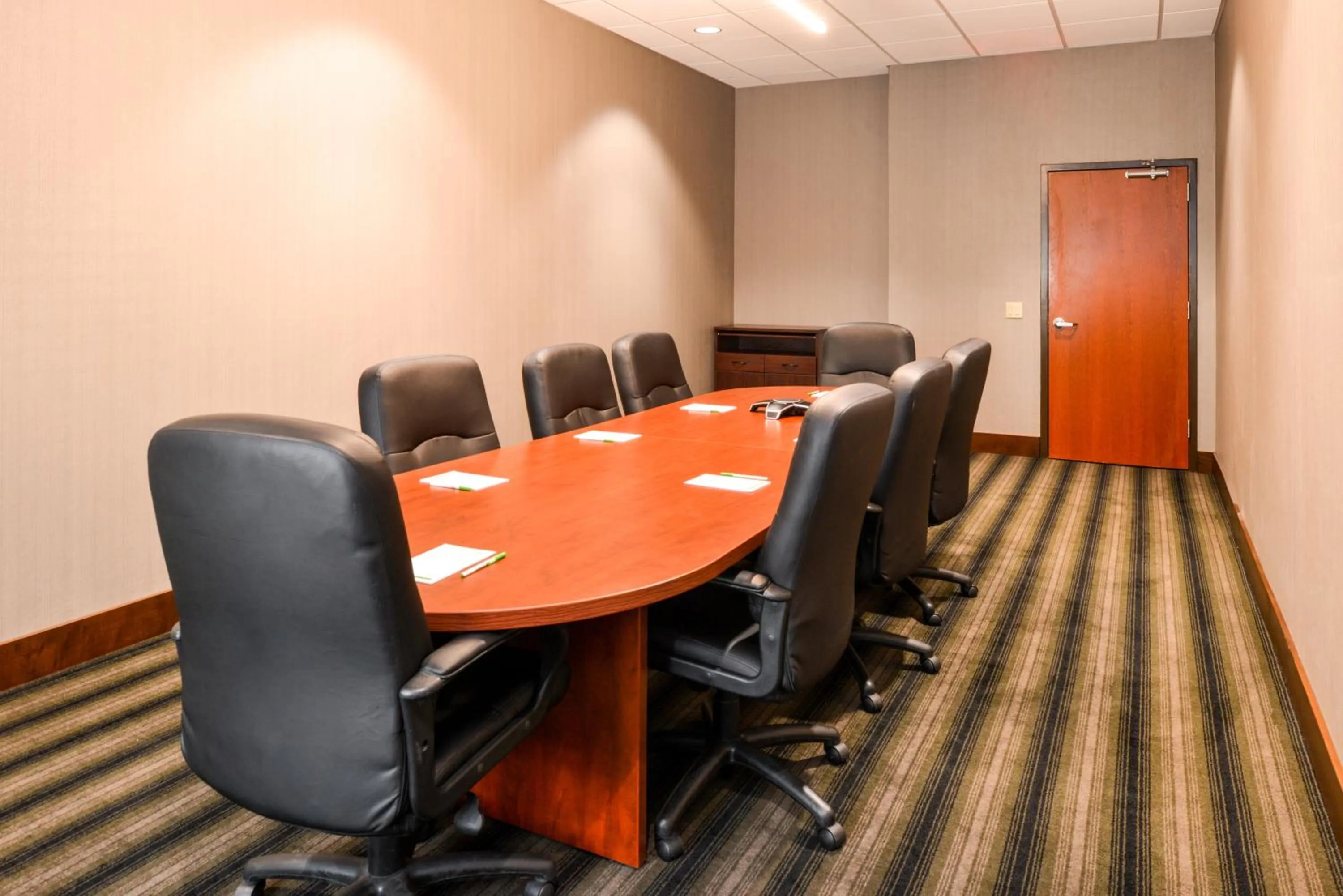 Meeting/conference room in Holiday Inn Poplar Bluff by IHG