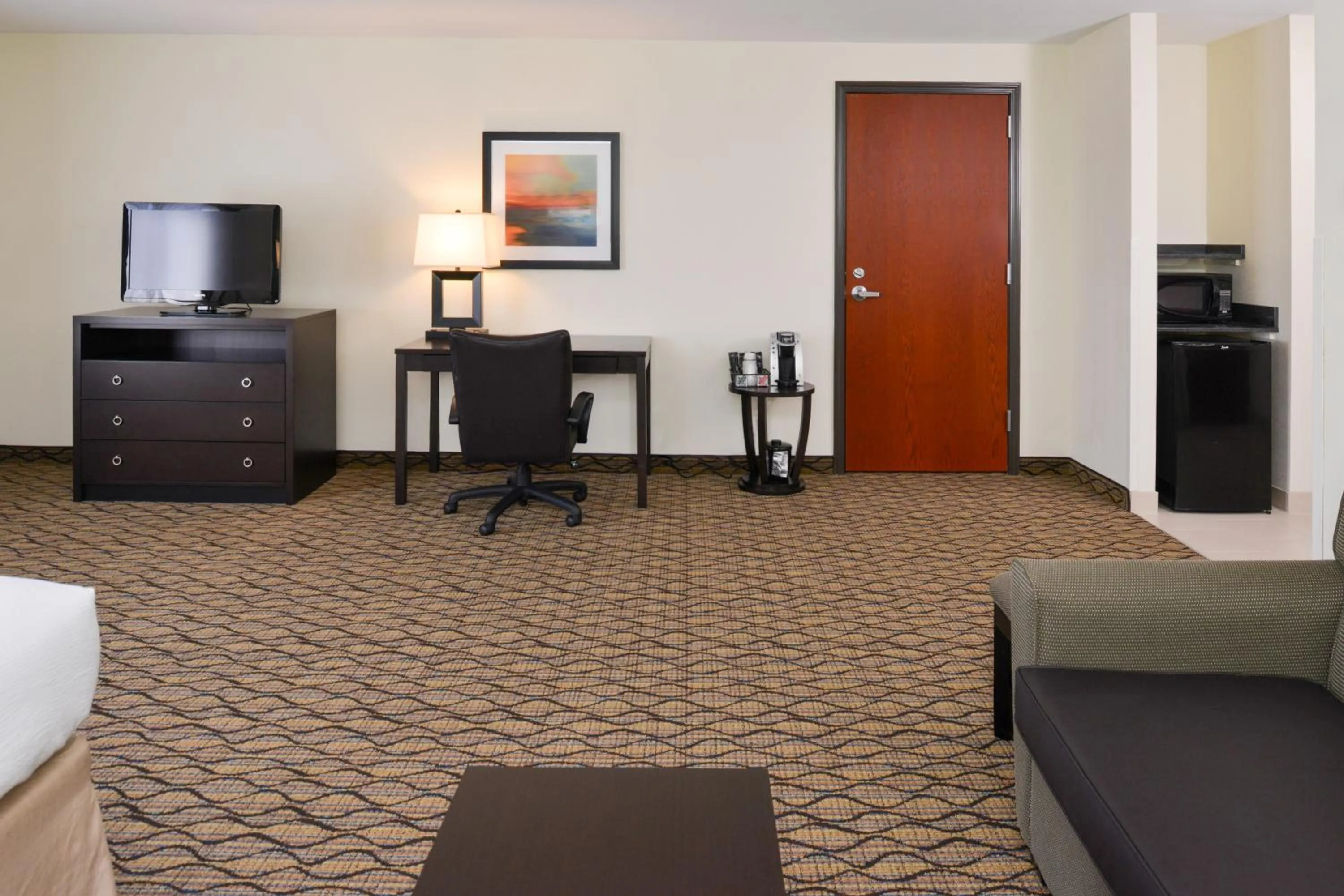 Photo of the whole room in Holiday Inn Poplar Bluff by IHG