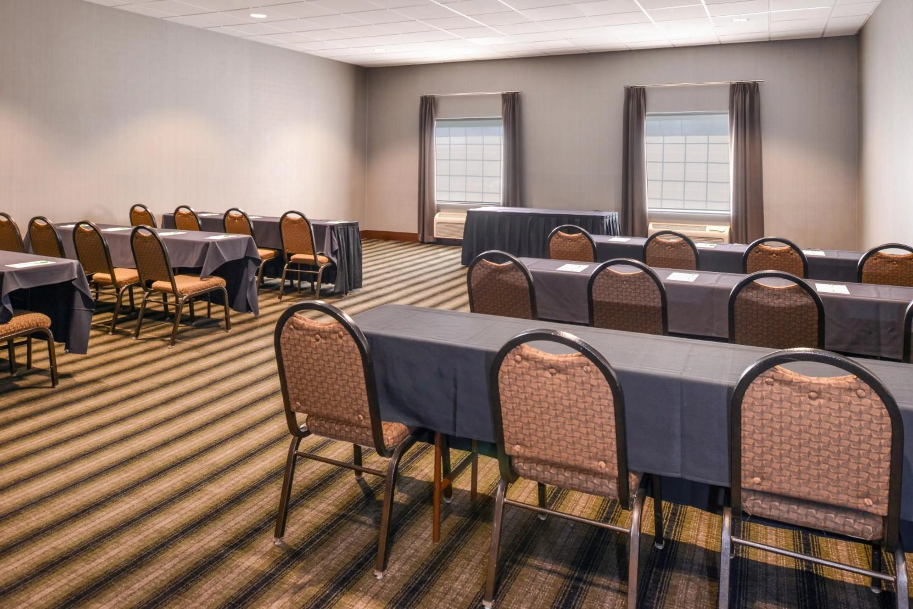 Meeting/conference room in Holiday Inn Poplar Bluff by IHG