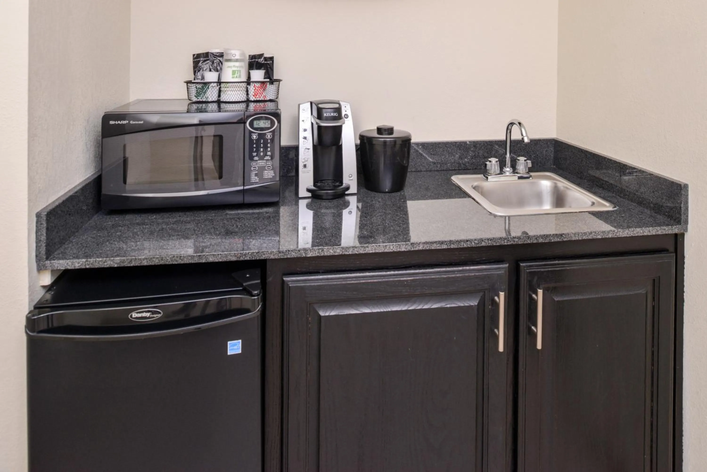 Photo of the whole room in Holiday Inn Poplar Bluff by IHG