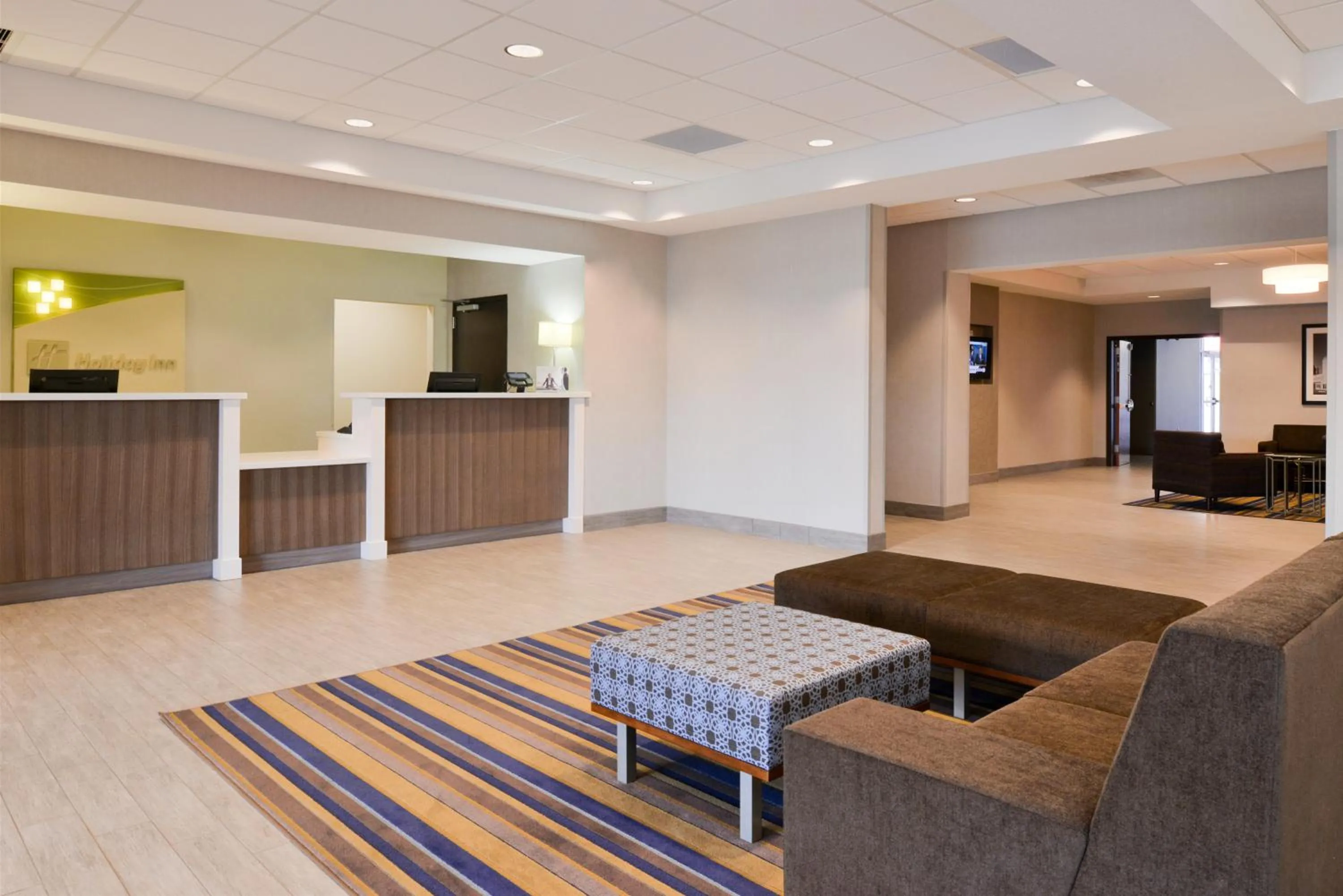 Property building in Holiday Inn Poplar Bluff by IHG