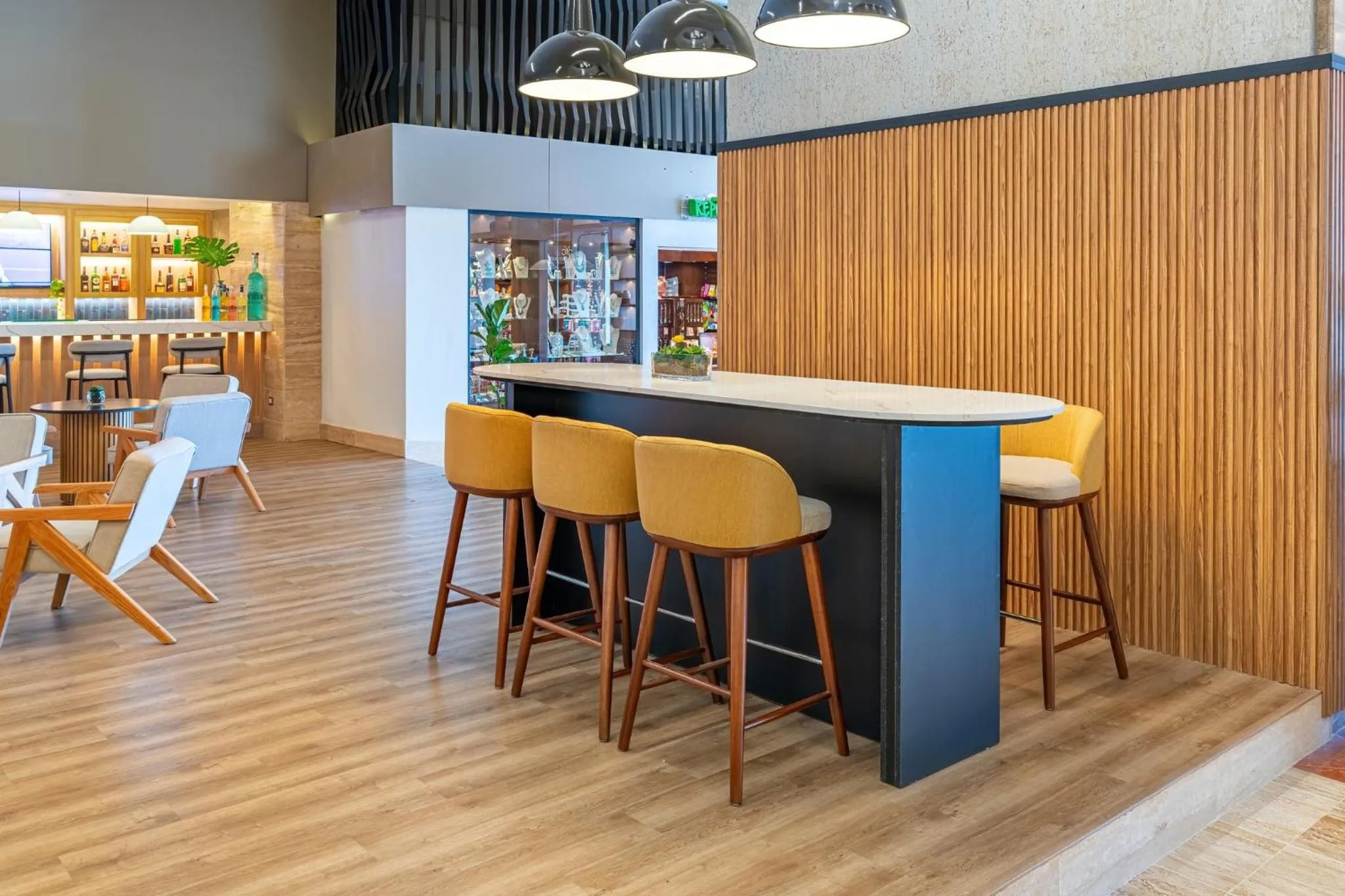 Lounge or bar in Crowne Plaza Santo Domingo by IHG