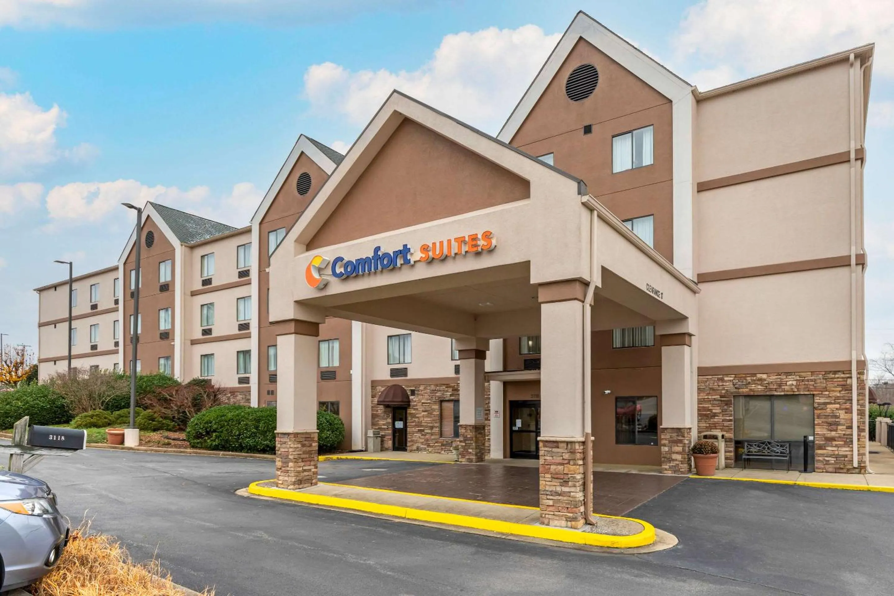 Property building in Comfort Suites Johnson City near University