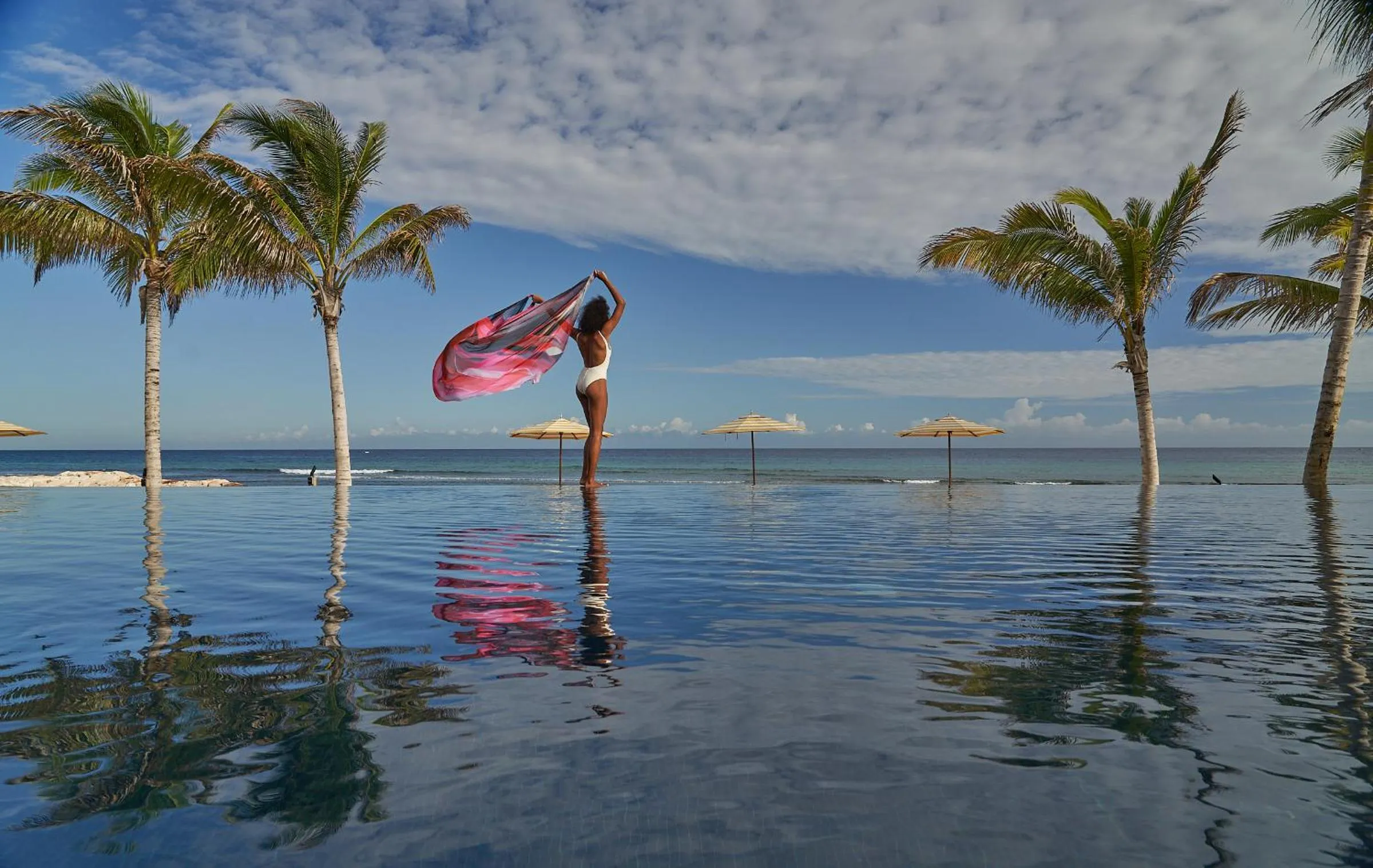 Swimming pool in Half Moon