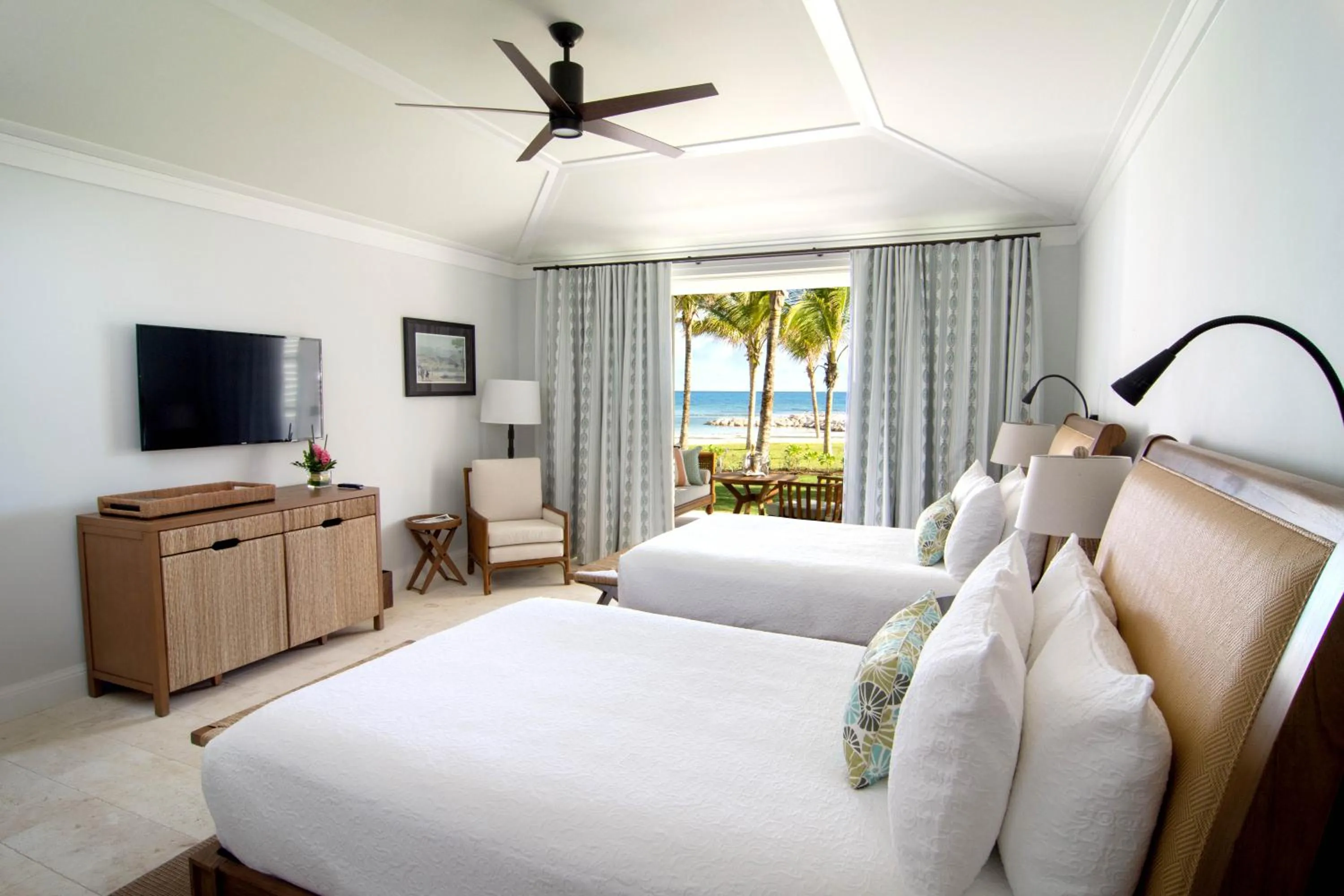 Sea view, Bed in Half Moon