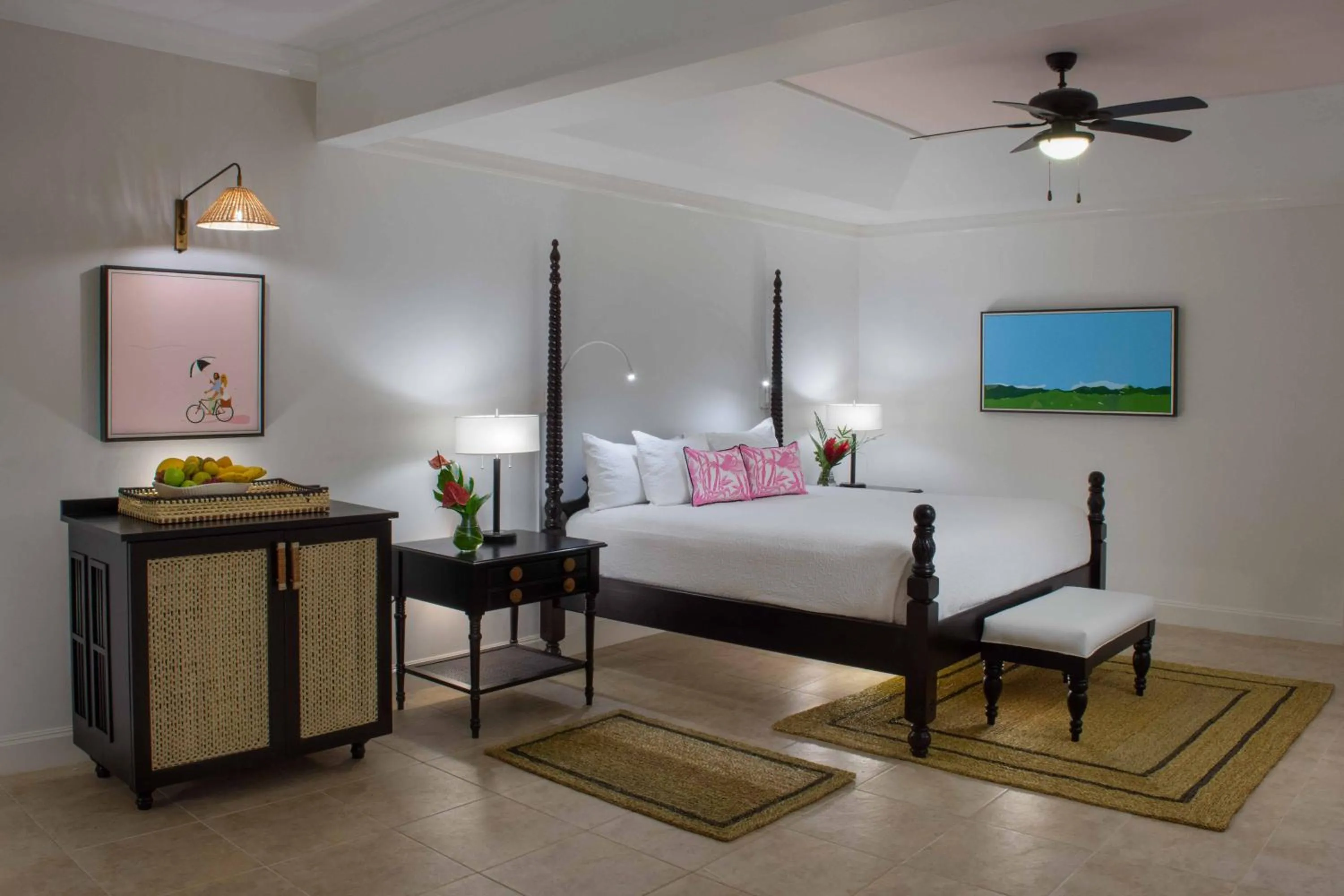 Bedroom, Bed in Half Moon