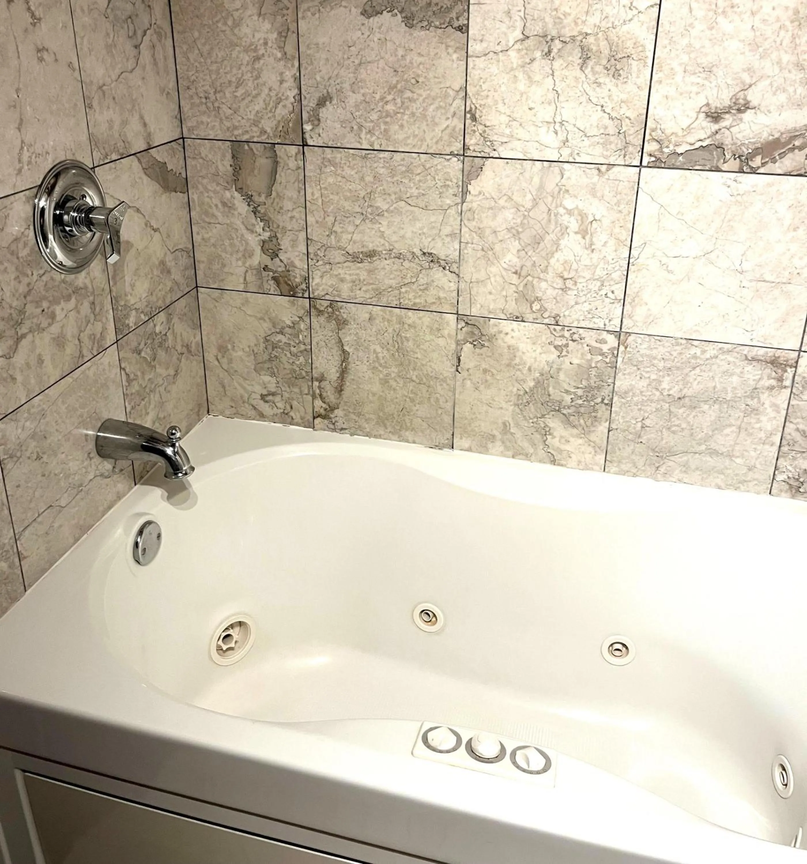 Bathroom in SureStay Plus Hotel by Best Western Reno Airport