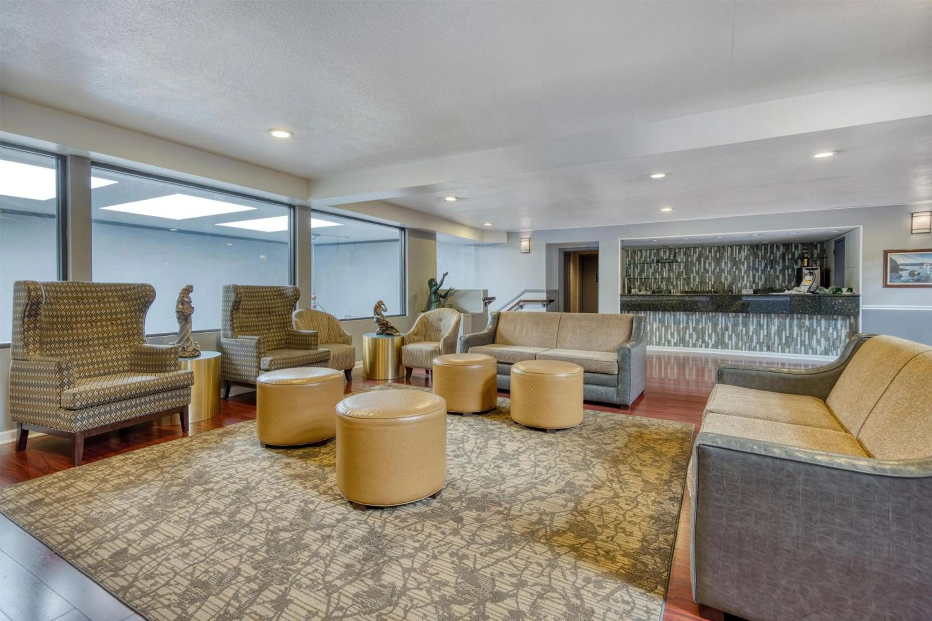 Lobby or reception in SureStay Plus Hotel by Best Western Reno Airport
