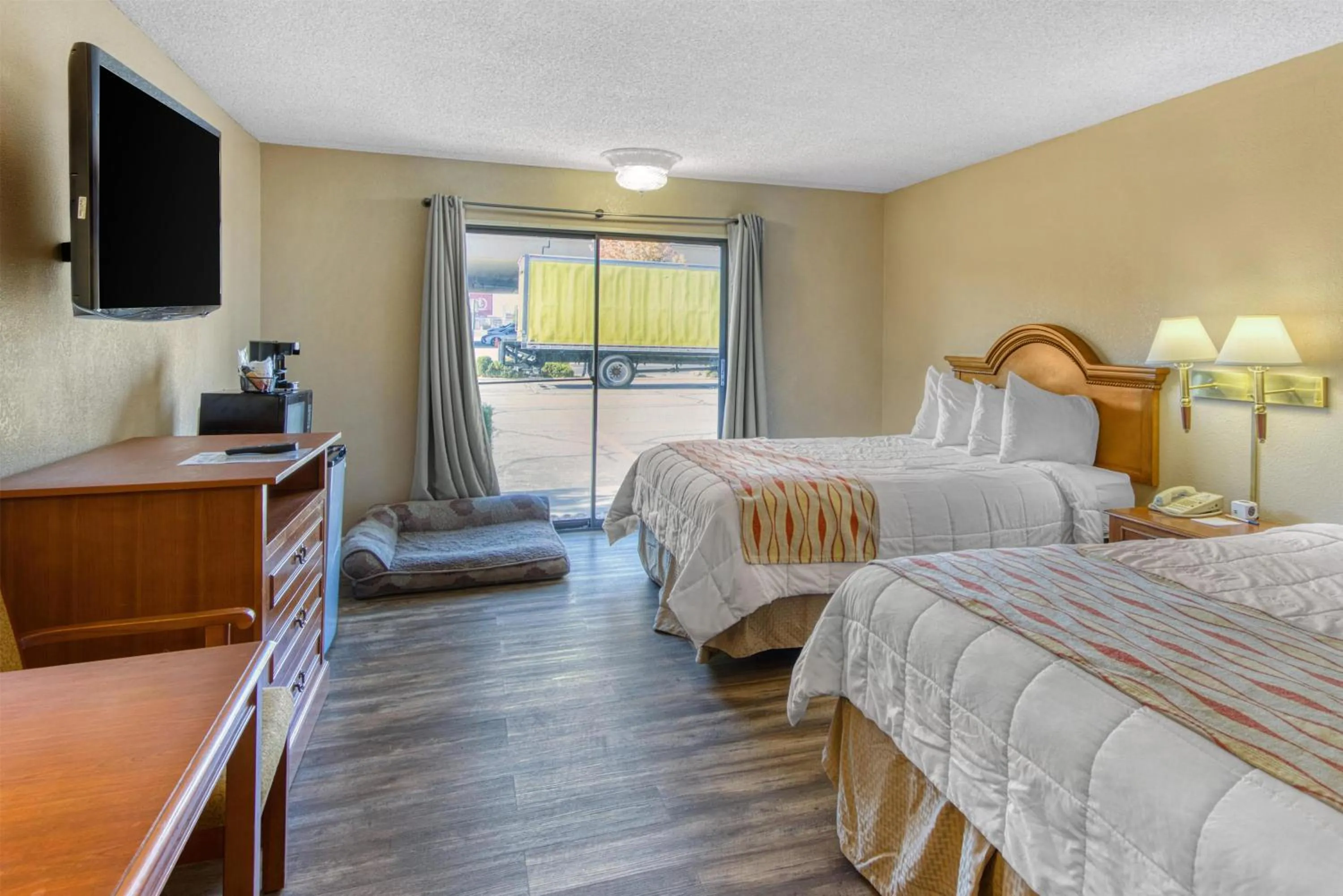 Bedroom, Bed in SureStay Plus Hotel by Best Western Reno Airport