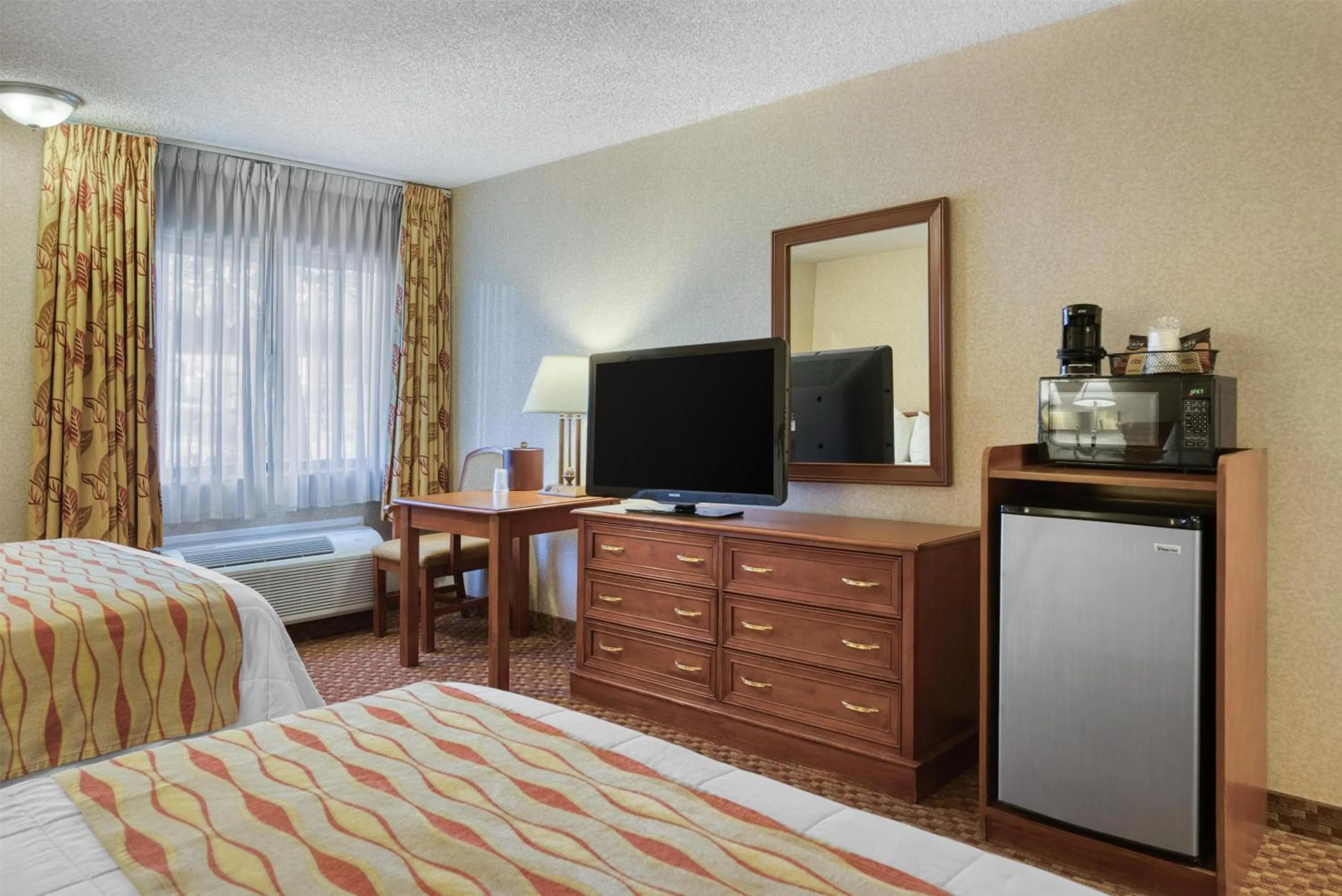 Bedroom, Bed in SureStay Plus Hotel by Best Western Reno Airport