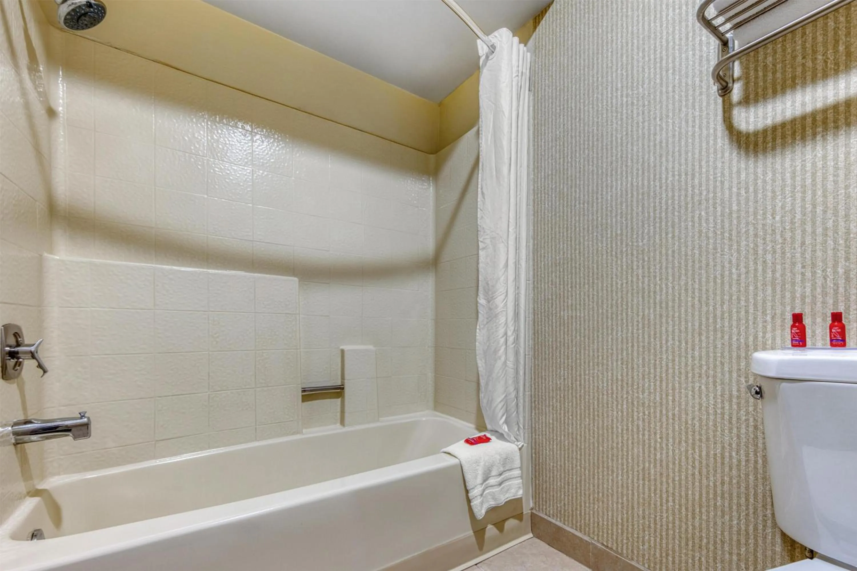 Bathroom in SureStay Plus Hotel by Best Western Reno Airport