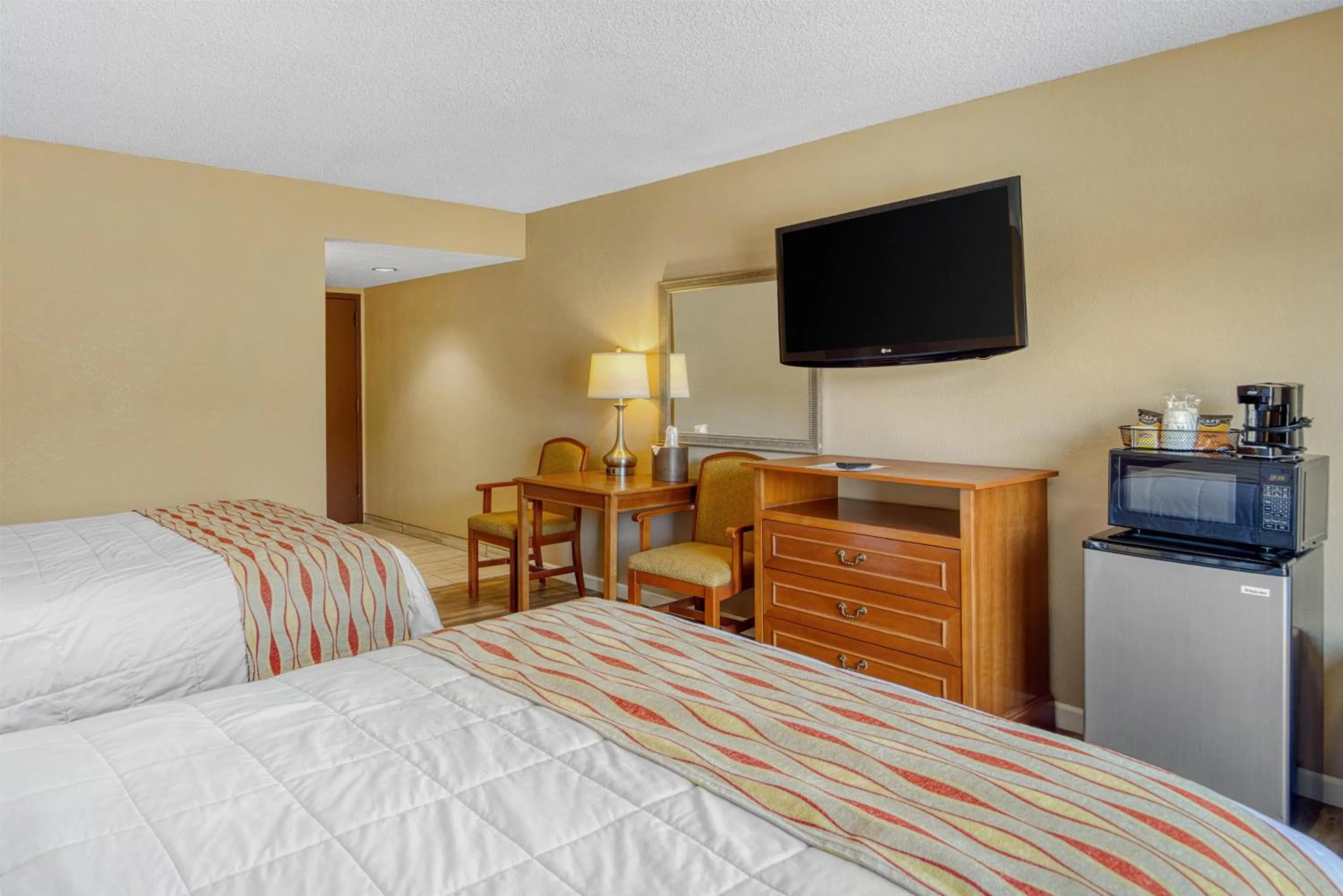 Bedroom, Bed in SureStay Plus Hotel by Best Western Reno Airport