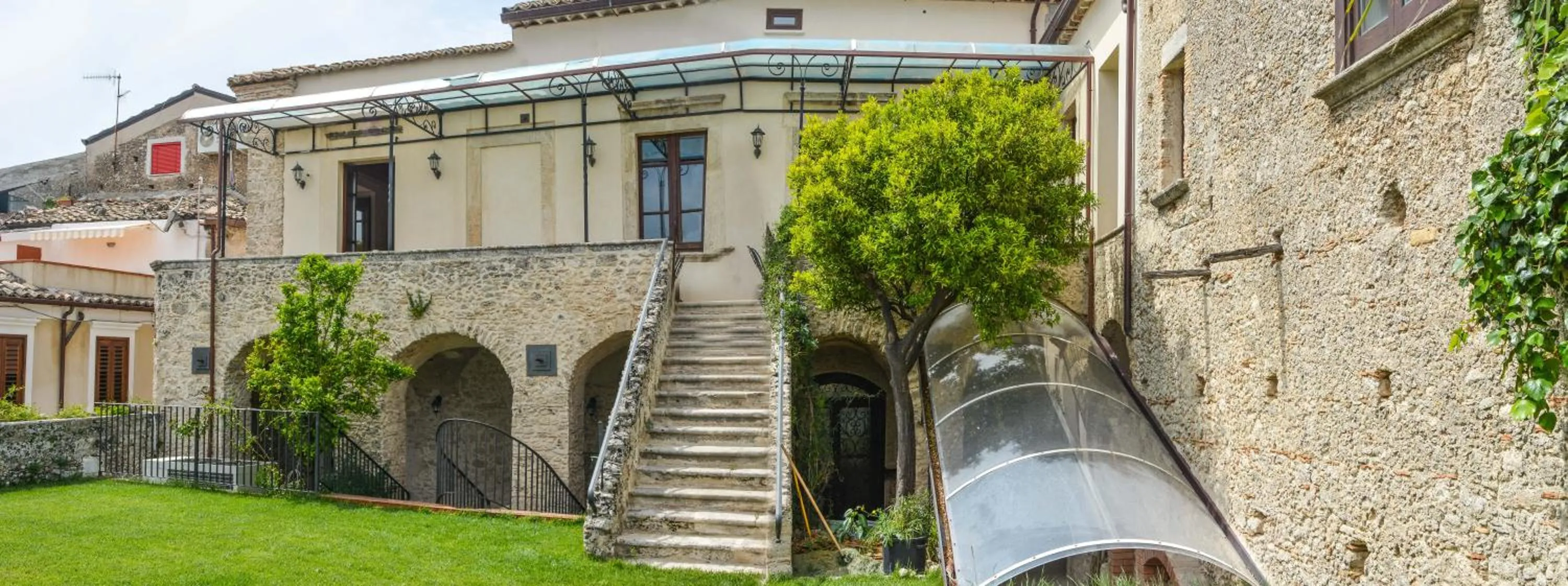 Garden in Palazzo Candida B&B