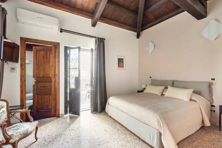 Bed in Palazzo Candida B&B