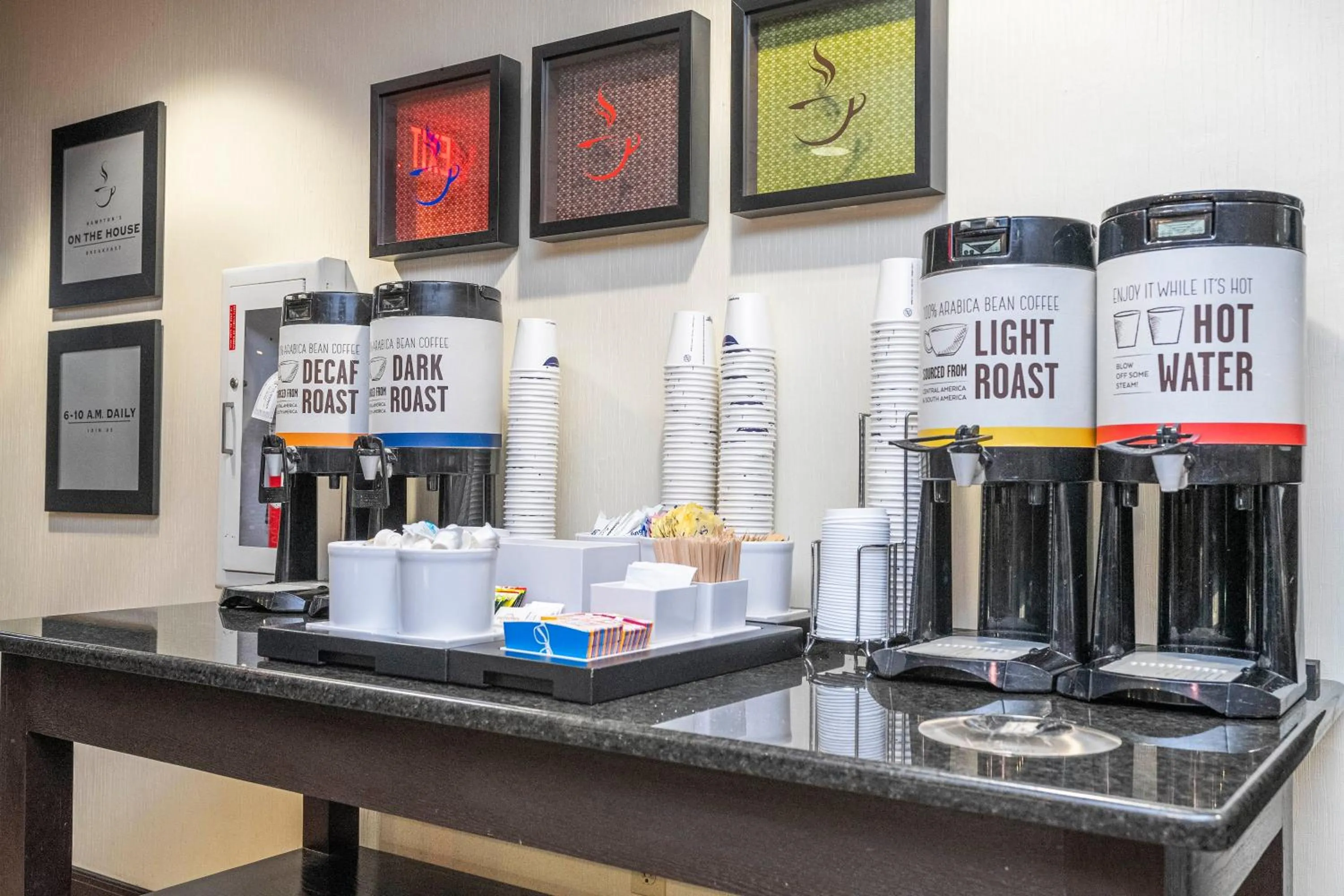 Coffee/tea facilities in Hampton Inn by Hilton Spring Hill
