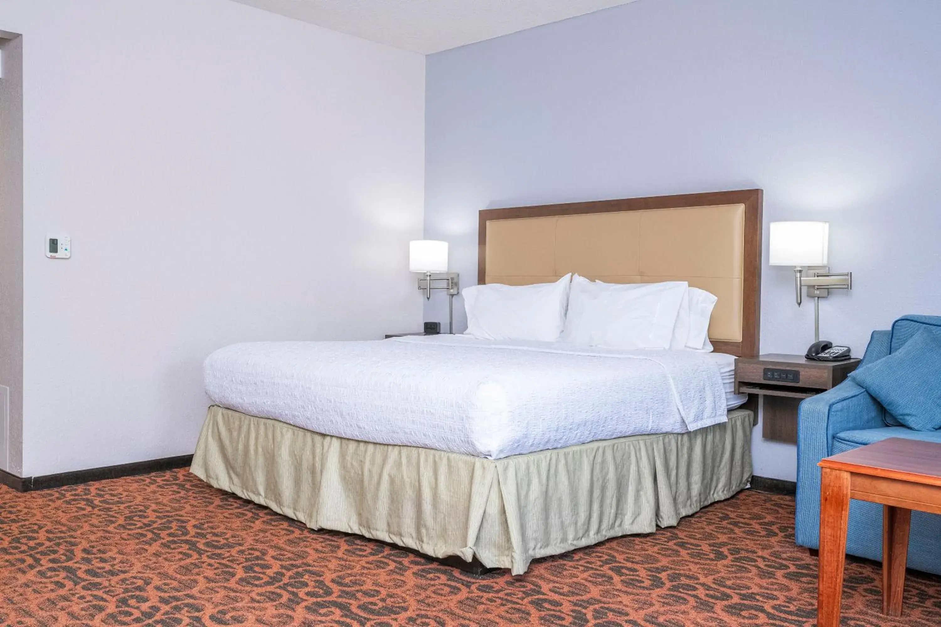 King Room with Accessible Tub - Mobility and Hearing Access/Non-Smoking in Hampton Inn by Hilton Spring Hill King Room with Accessible Tub - Mobility and Hearing Access/Non-Smoking in Hampton Inn by Hilton Spring Hill