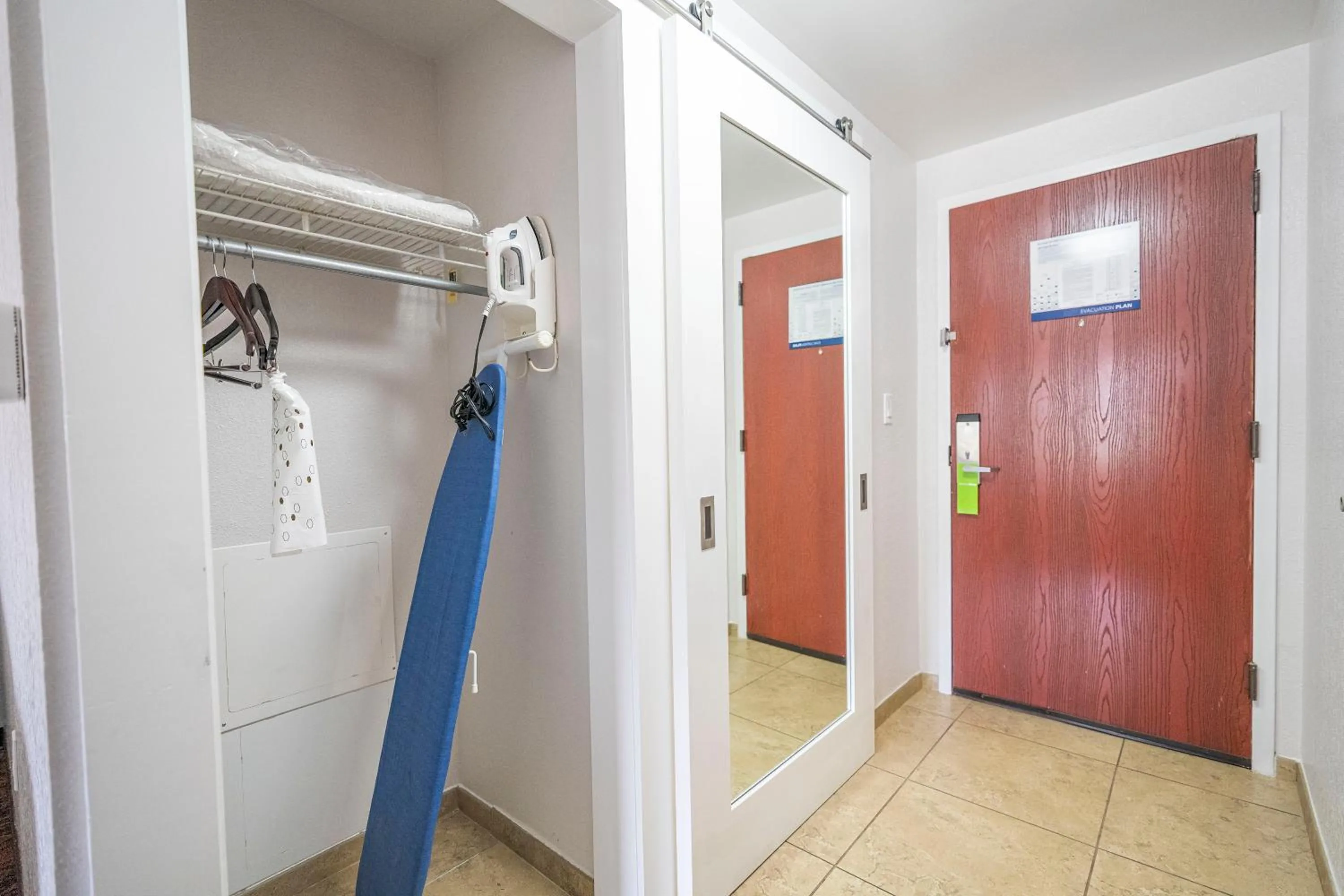 Bedroom in Hampton Inn by Hilton Spring Hill